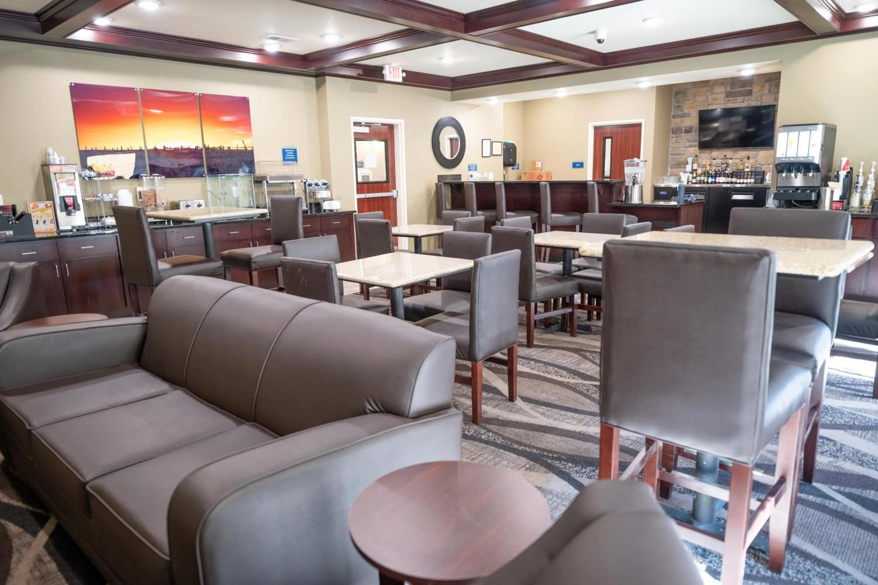 Lounge or bar in Cobblestone Hotel & Suites - Lamar