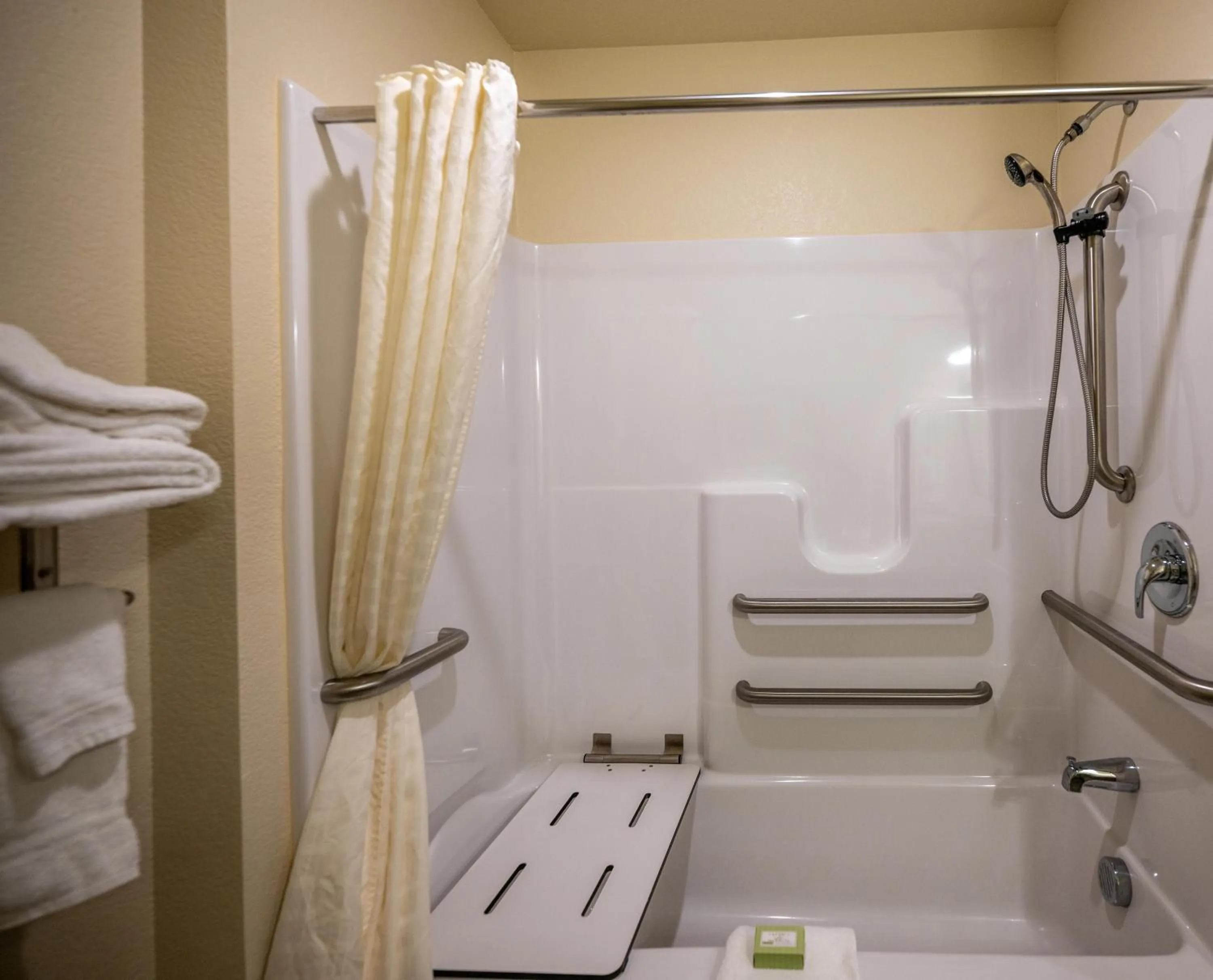 Bathroom in Cobblestone Hotel & Suites - Lamar