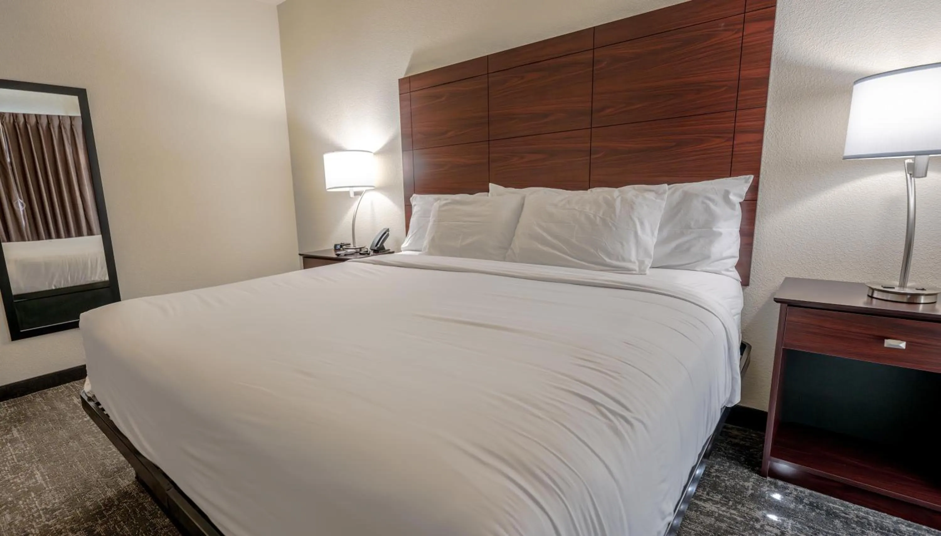 Bed in Cobblestone Hotel & Suites - Lamar