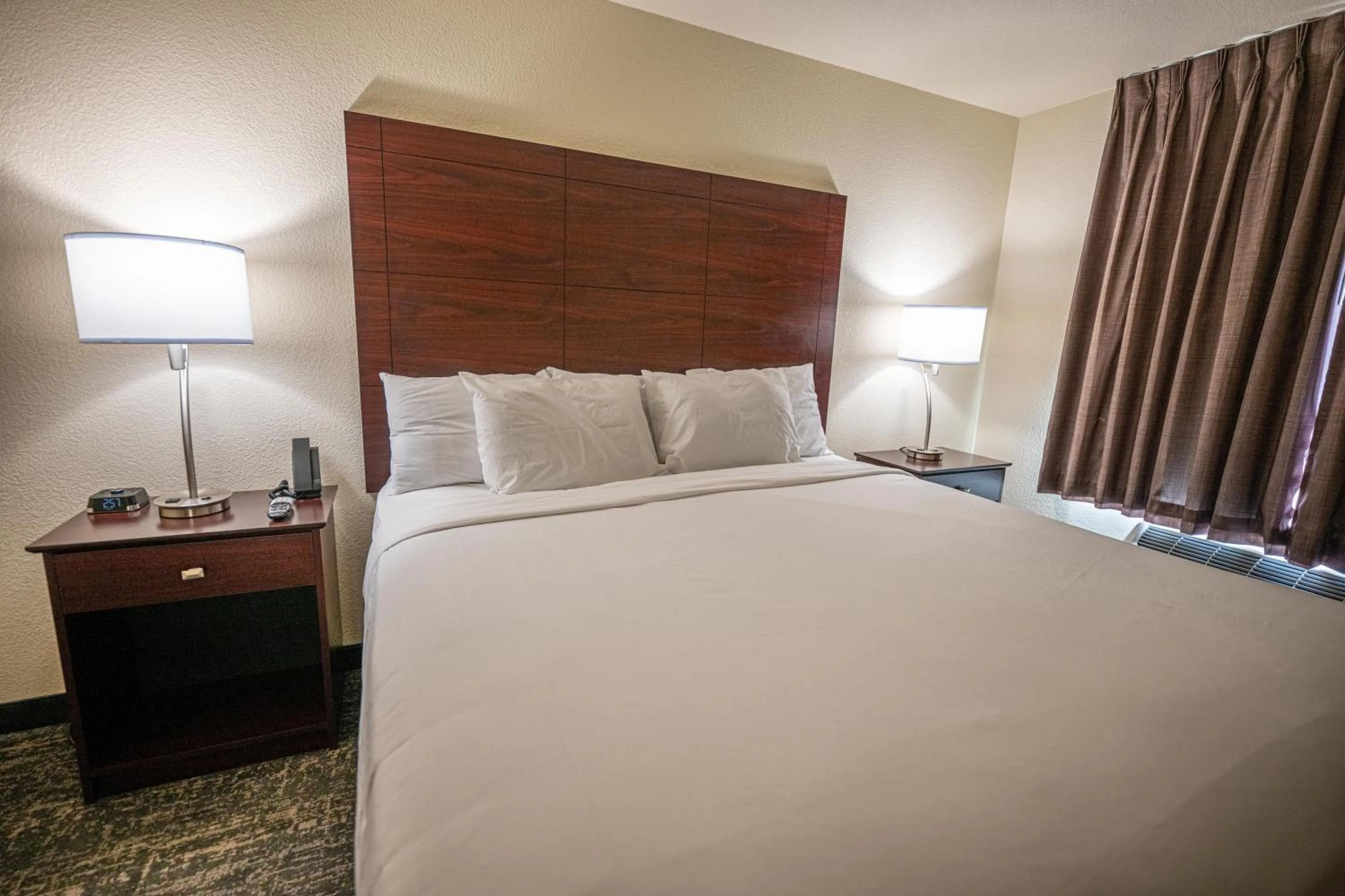 Bed in Cobblestone Hotel & Suites - Lamar