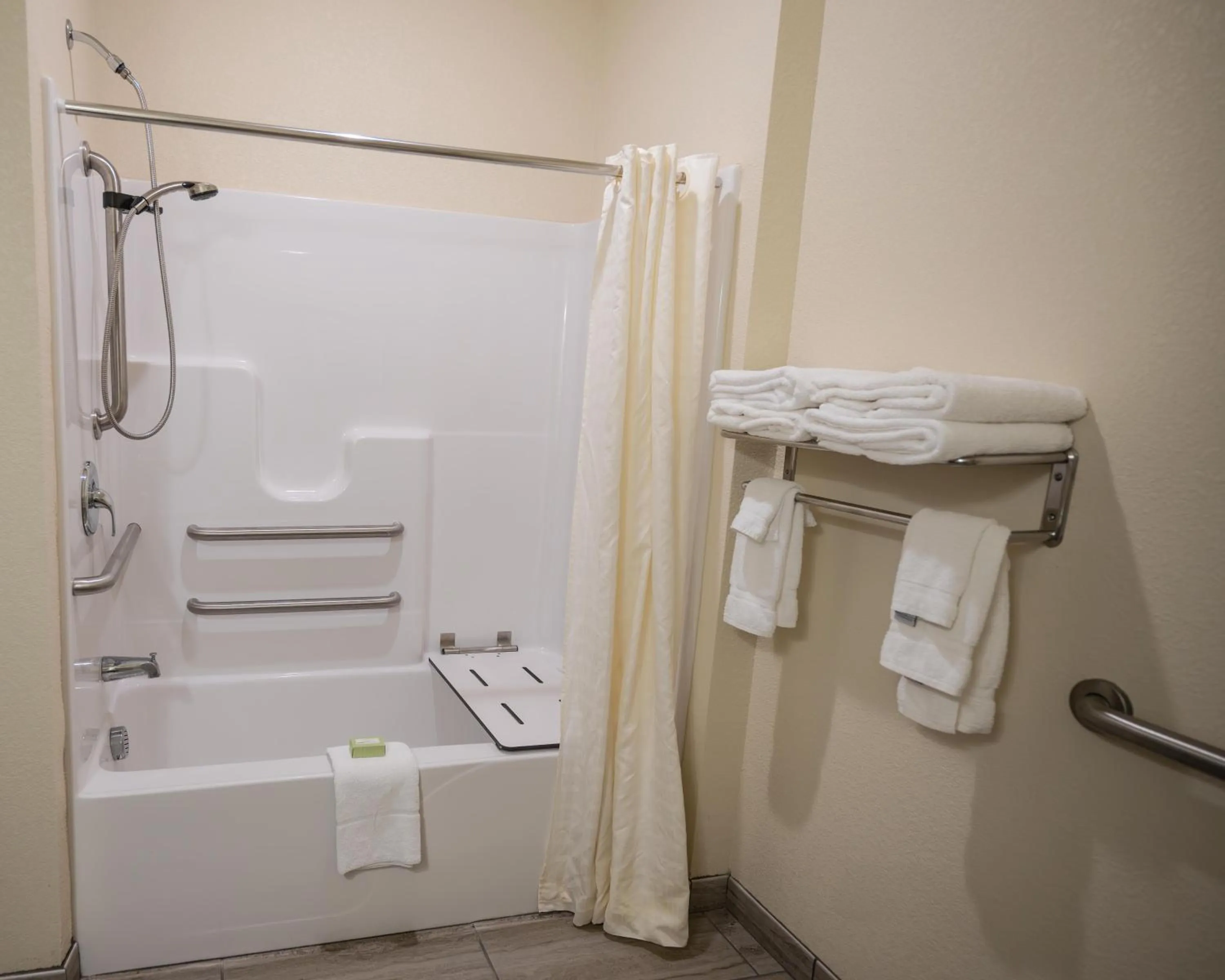 Bathroom in Cobblestone Hotel & Suites - Lamar