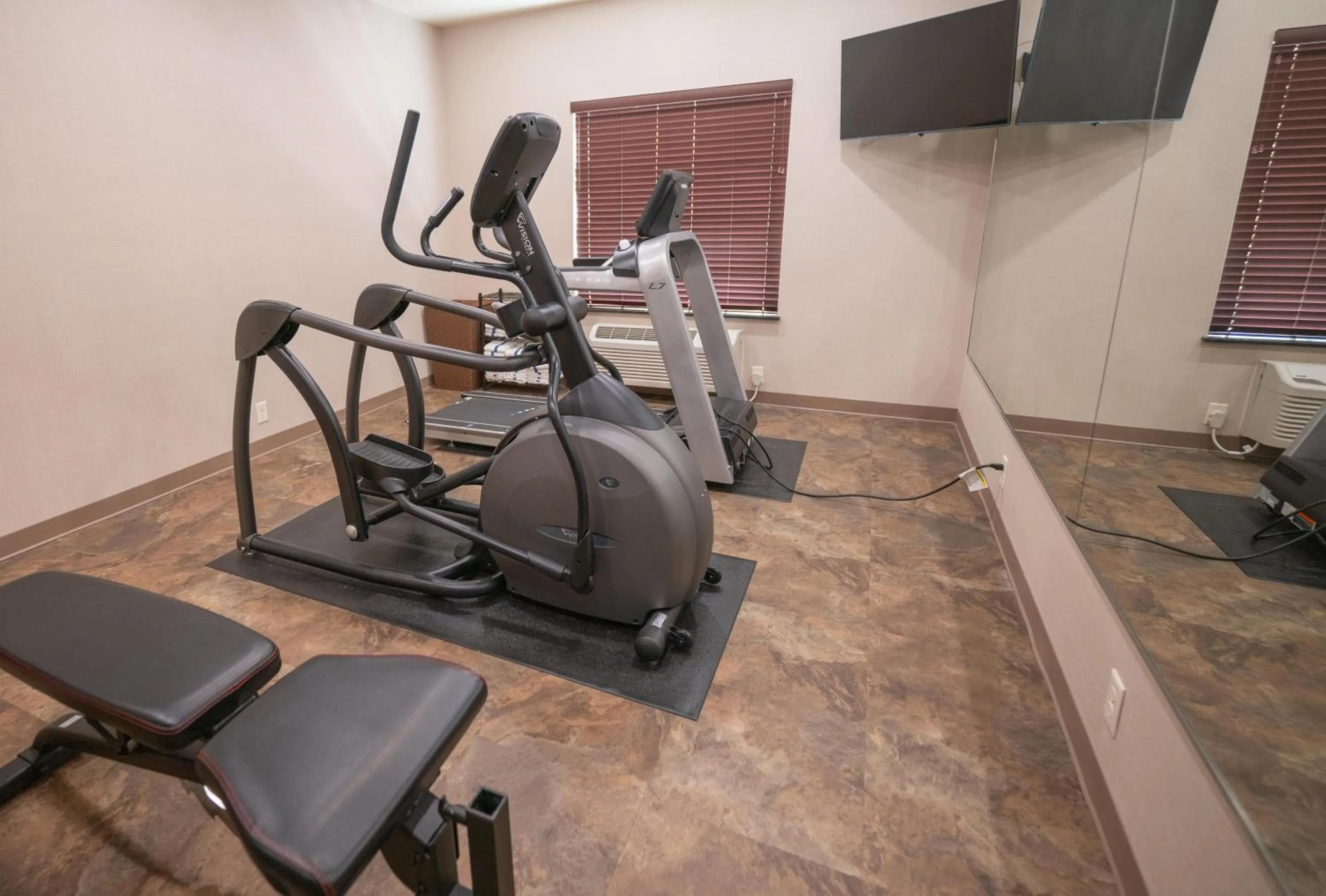 Fitness centre/facilities in Cobblestone Hotel & Suites - Lamar