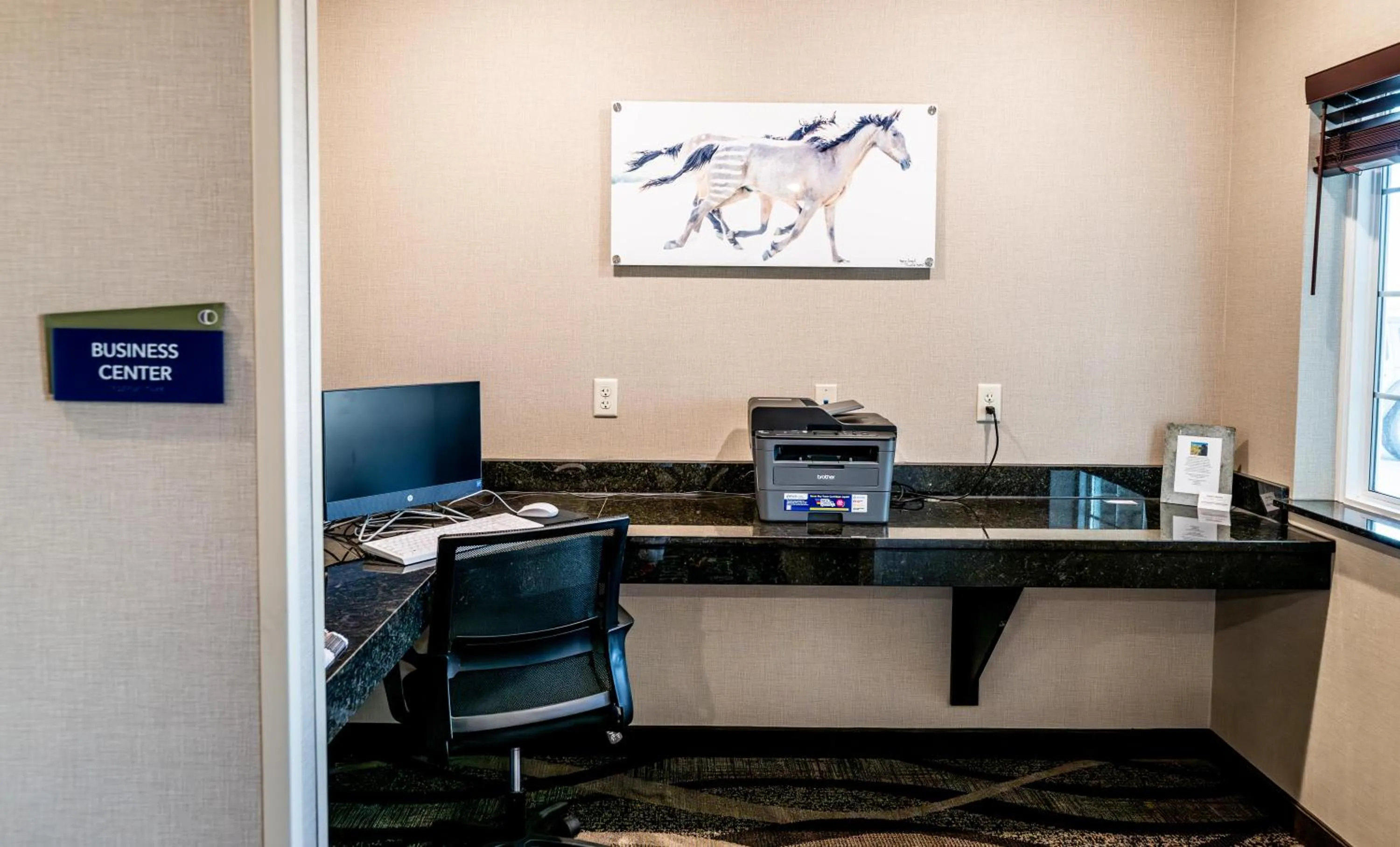 Business facilities in Cobblestone Hotel & Suites - Lamar