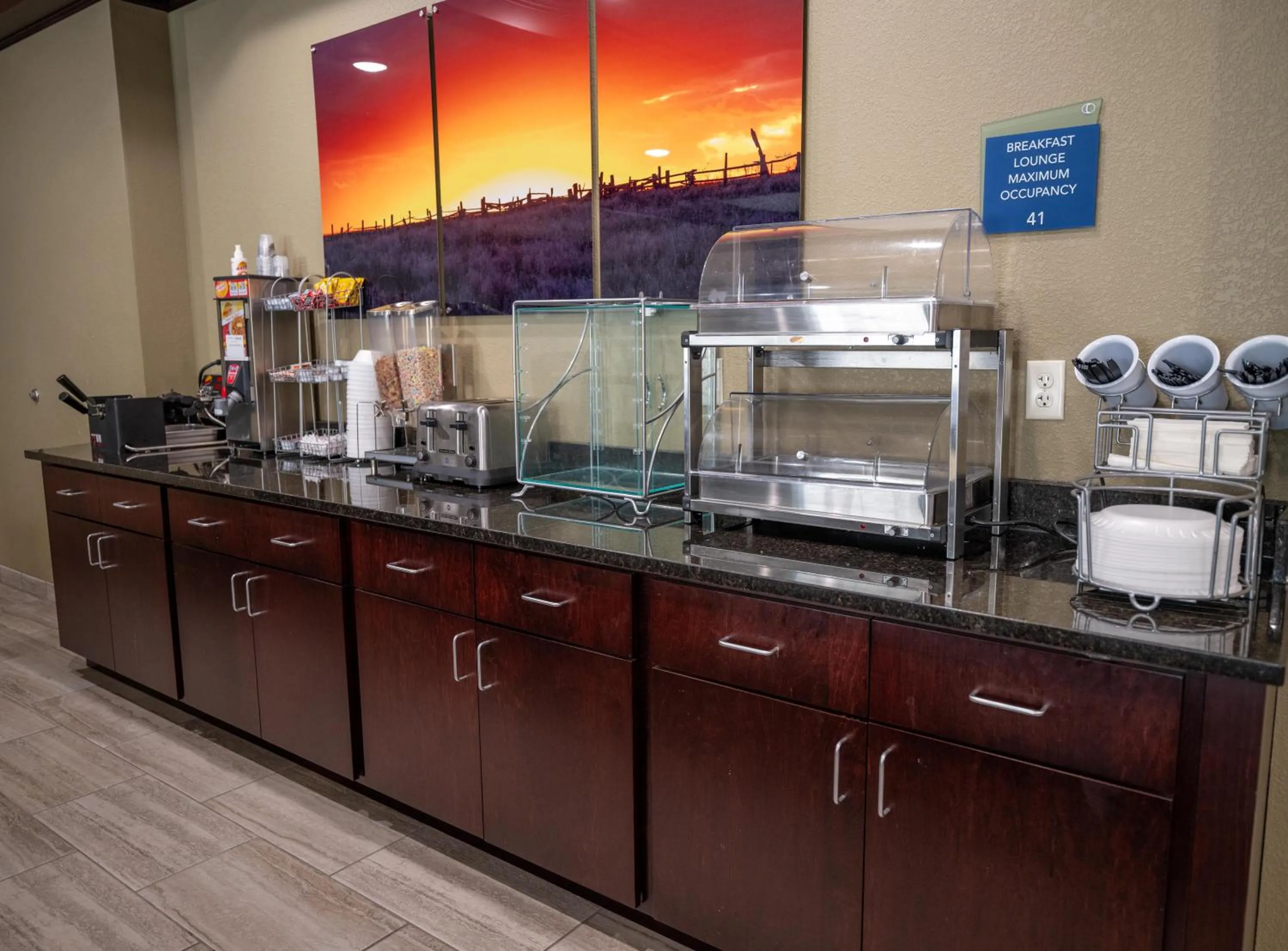 Breakfast in Cobblestone Hotel & Suites - Lamar