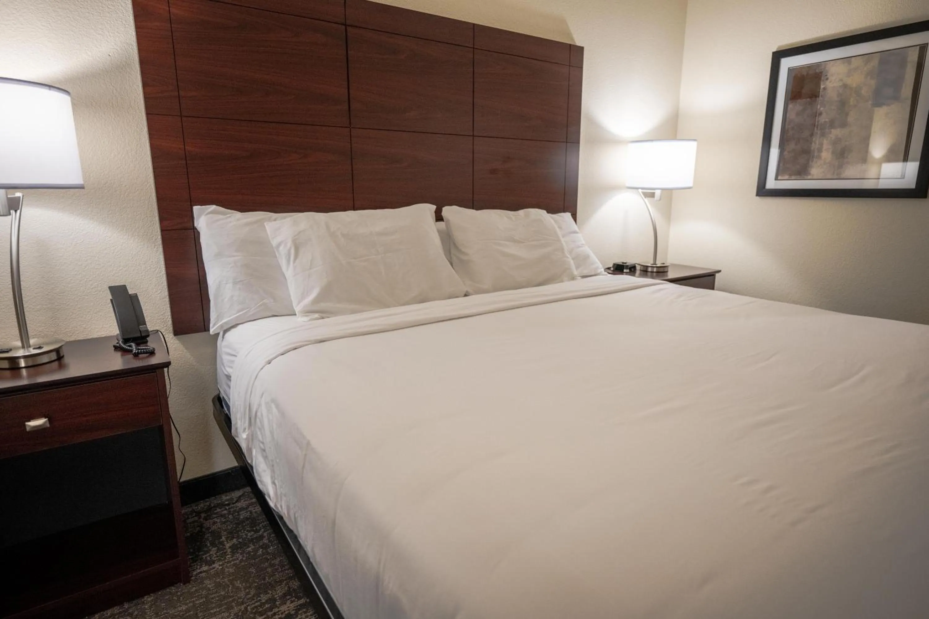 Bedroom, Bed in Cobblestone Hotel & Suites - Lamar