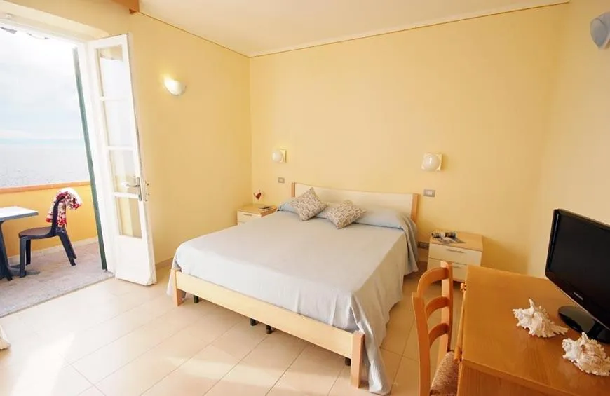 Bed in Appartamenti - Villa Mare