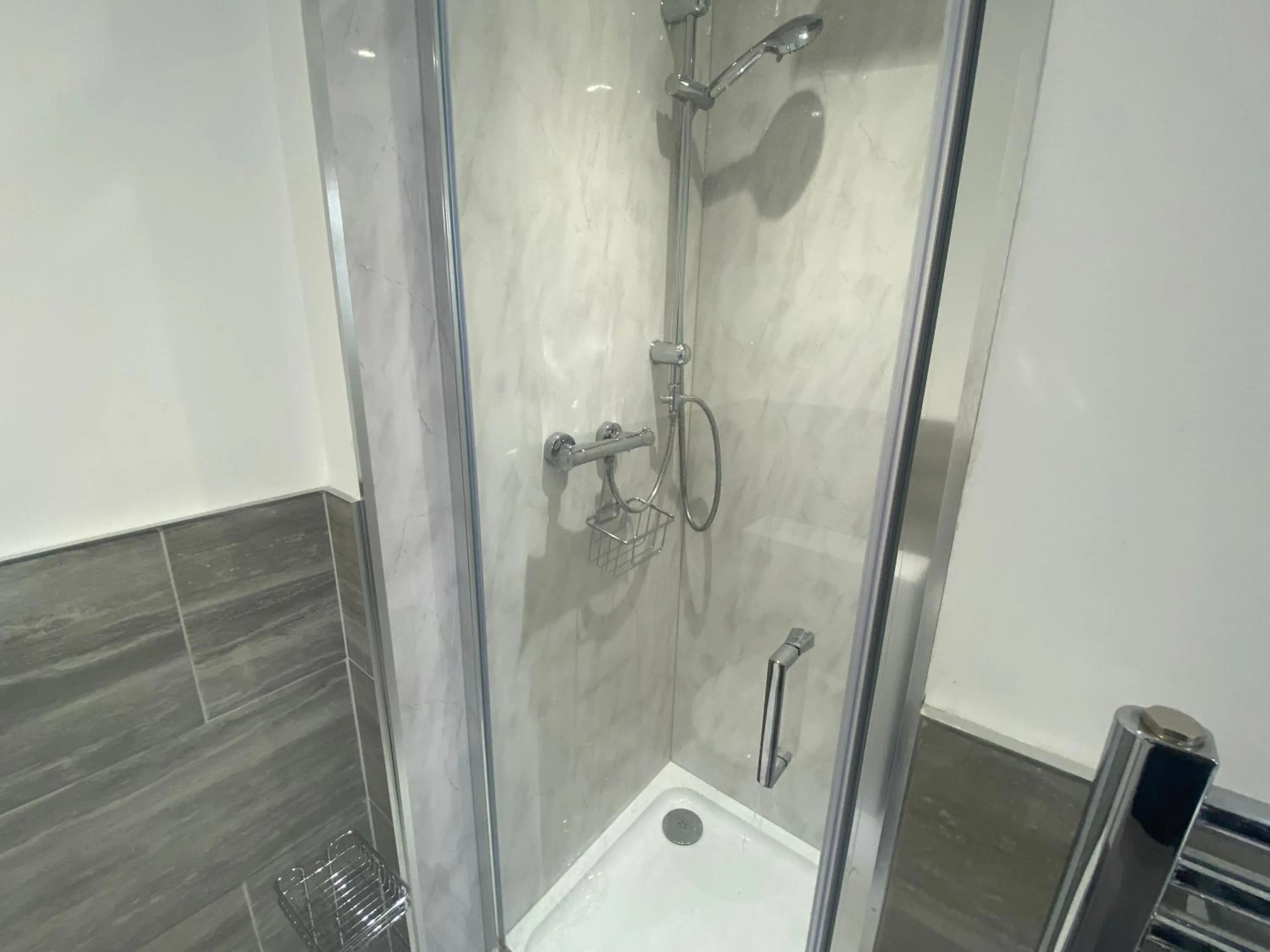Bathroom in The Lily Pad near Poole Dorset Self contained private entrance and free parking