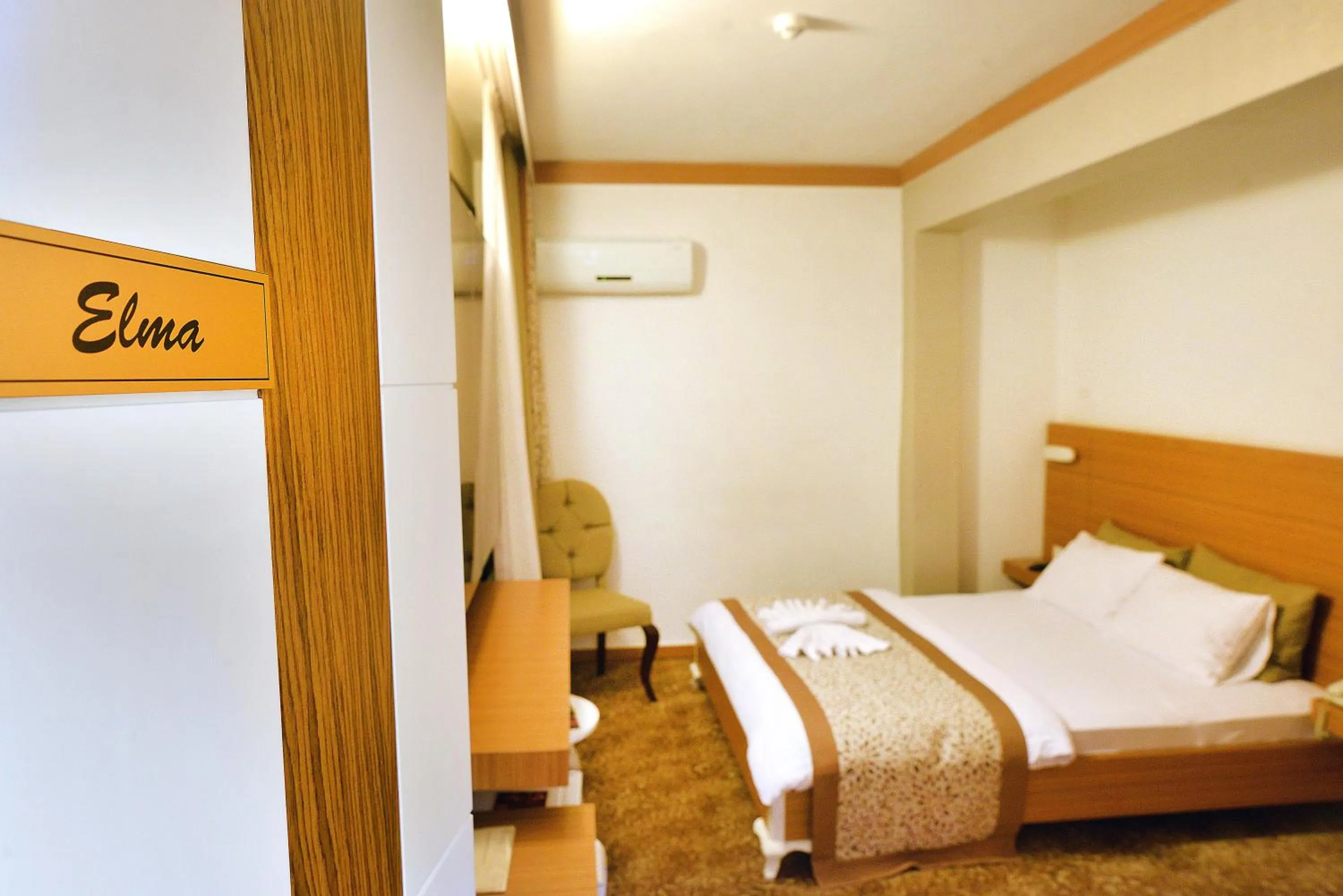 Photo of the whole room, Bed in Uluhan Hotel