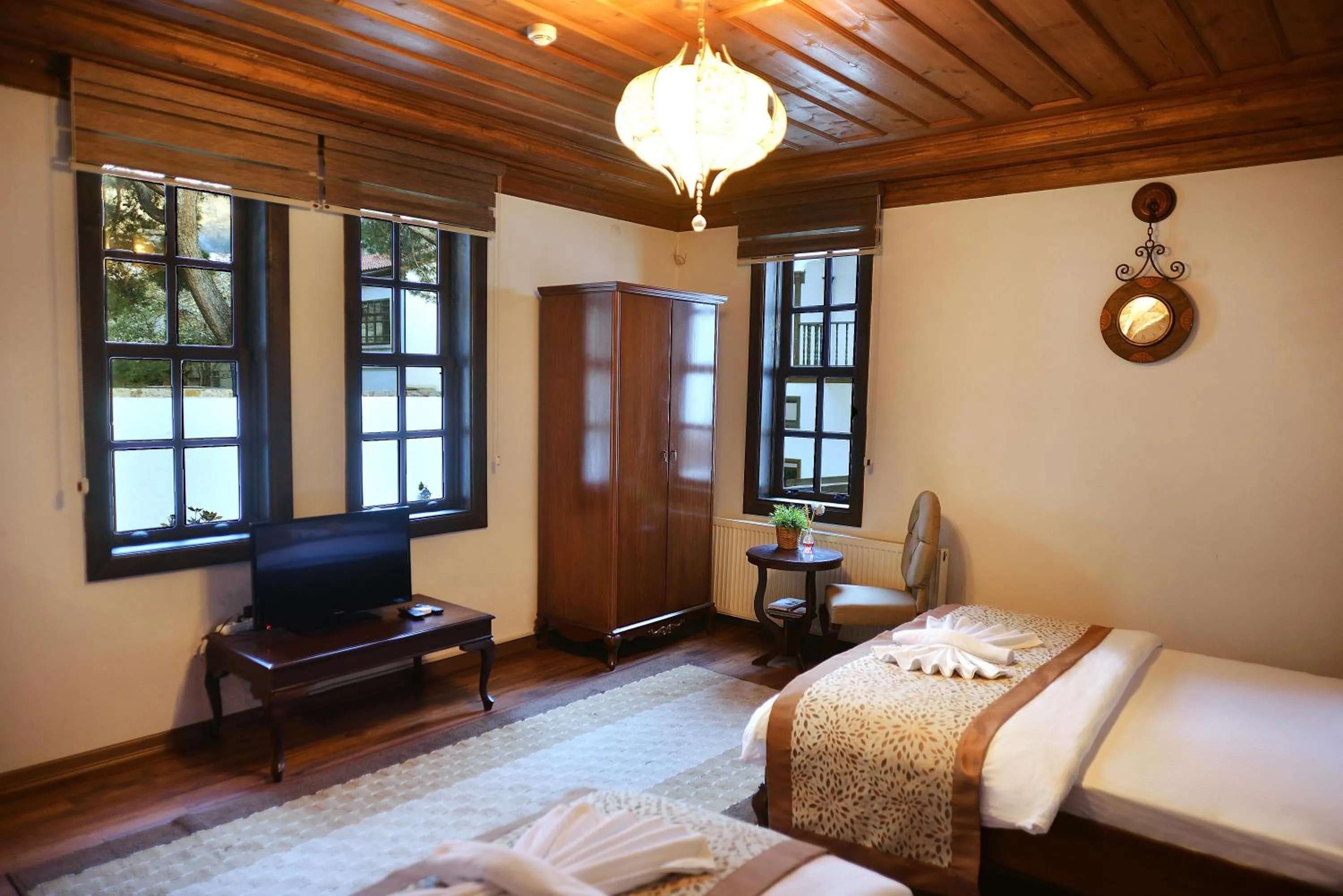 Photo of the whole room, Bed in Uluhan Hotel