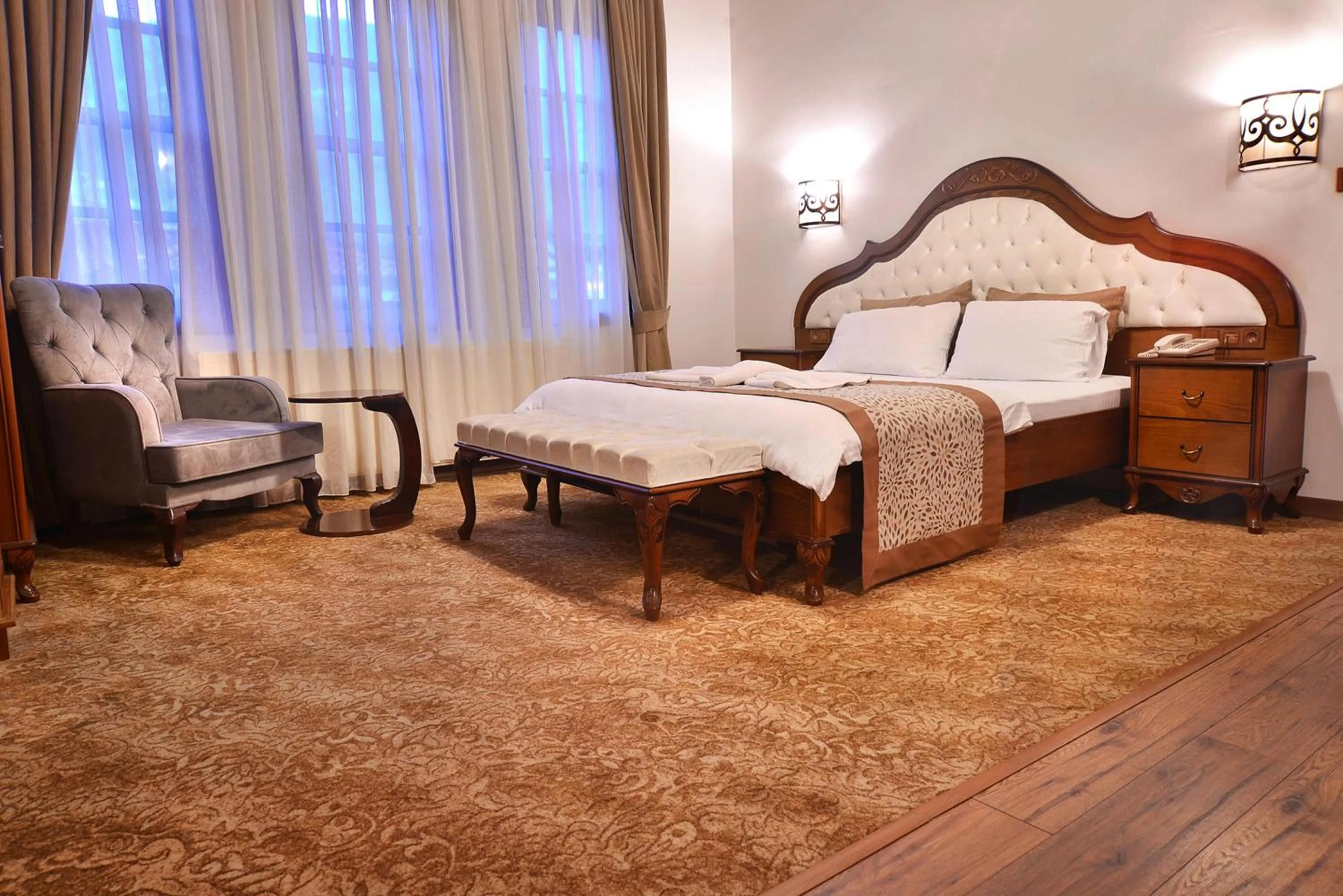 Photo of the whole room, Bed in Uluhan Hotel