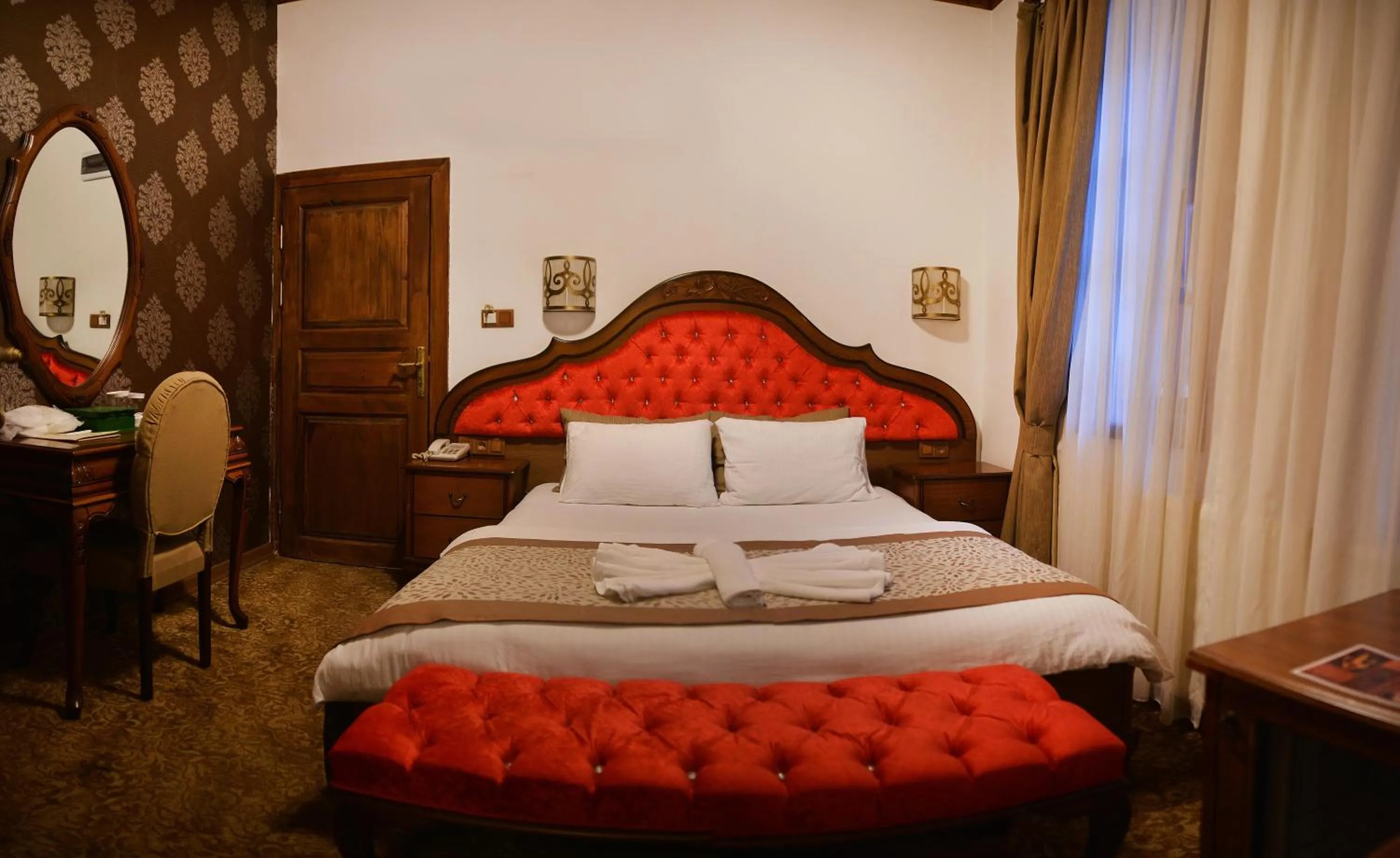 Photo of the whole room, Bed in Uluhan Hotel