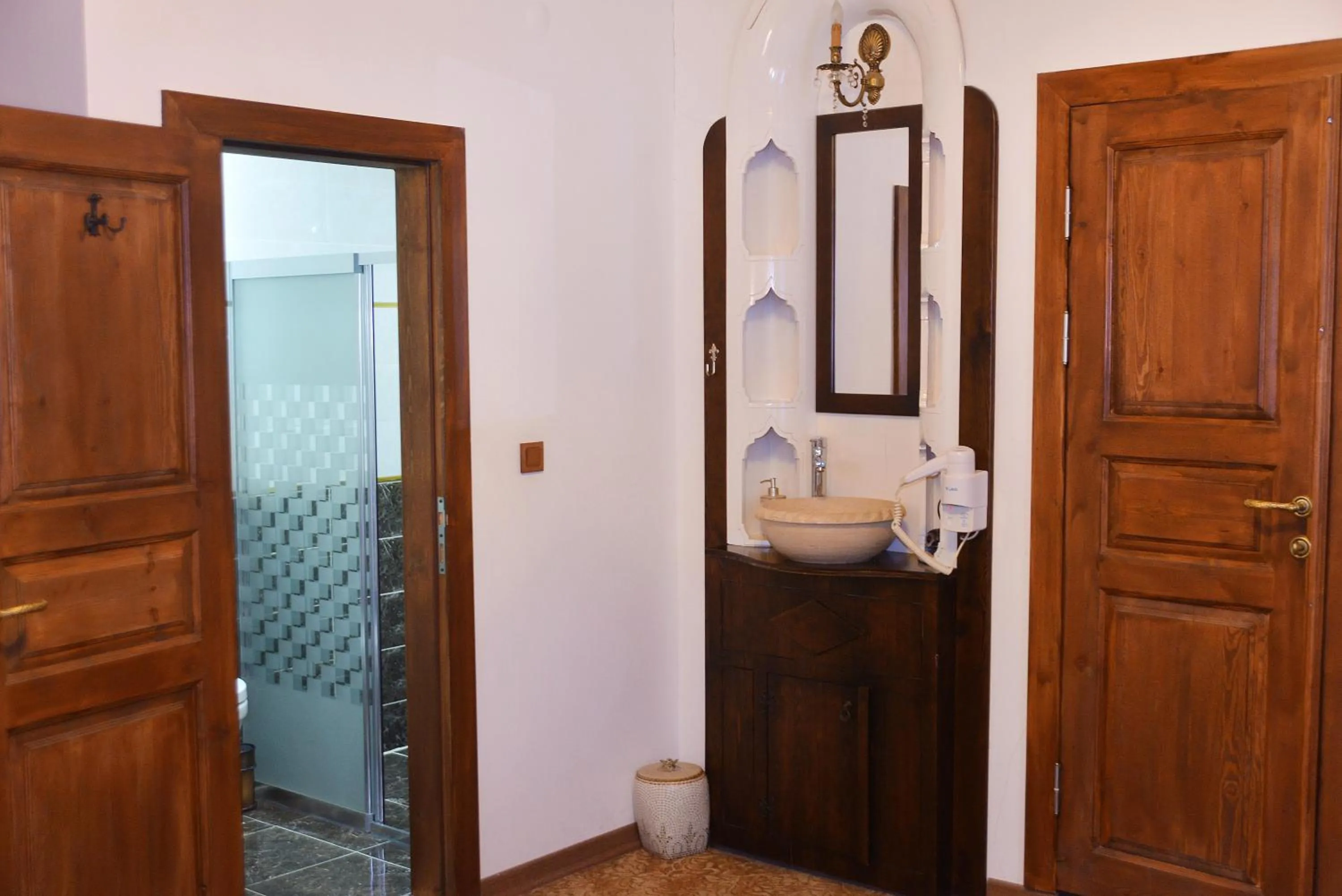 Photo of the whole room in Uluhan Hotel