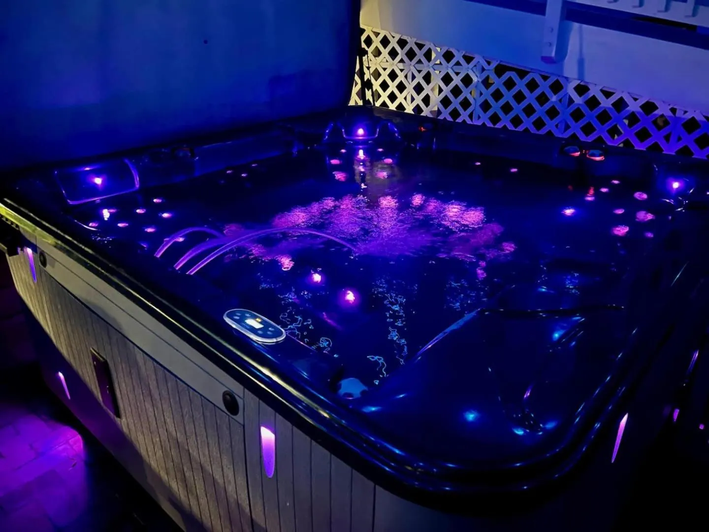 Catalina 3 bedrooms with Hot Tub & Golf Cart