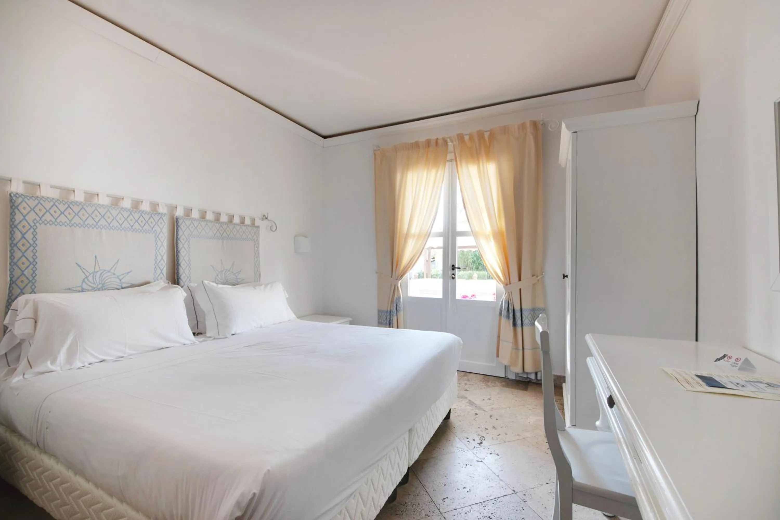 Bed in Phi Hotel Sighientu