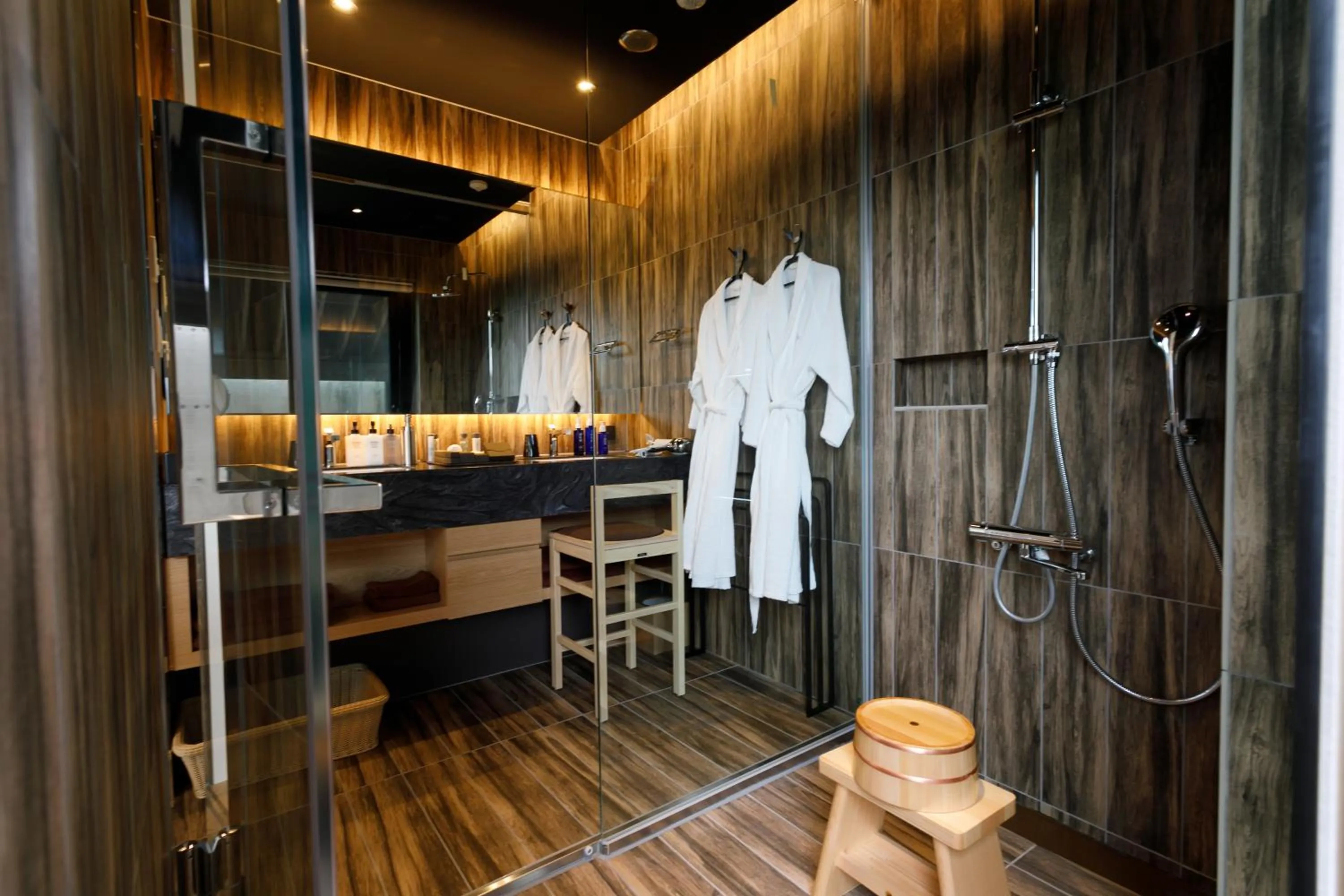 Shower in Tokachigawa Moor Onsen Seijyakubow