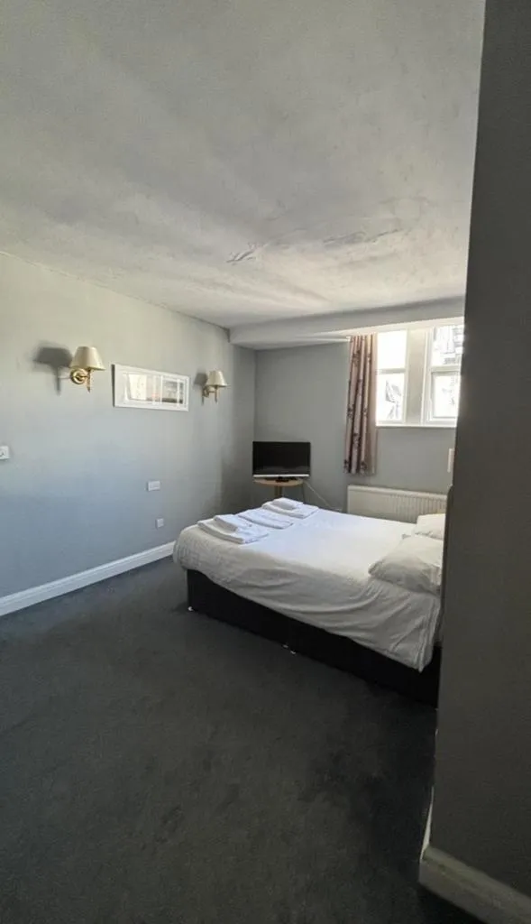 Bedroom, Bed in The Burlington Hotel