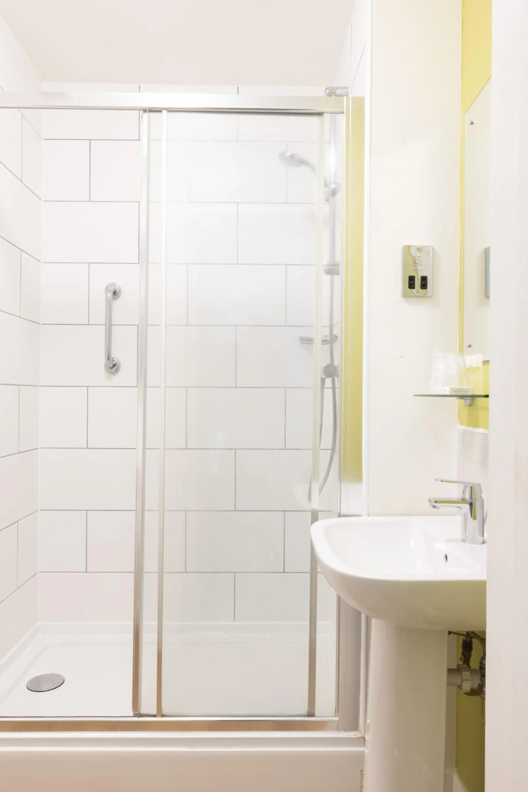 Standard Twin Room in The Burlington Hotel Standard Twin Room in The Burlington Hotel