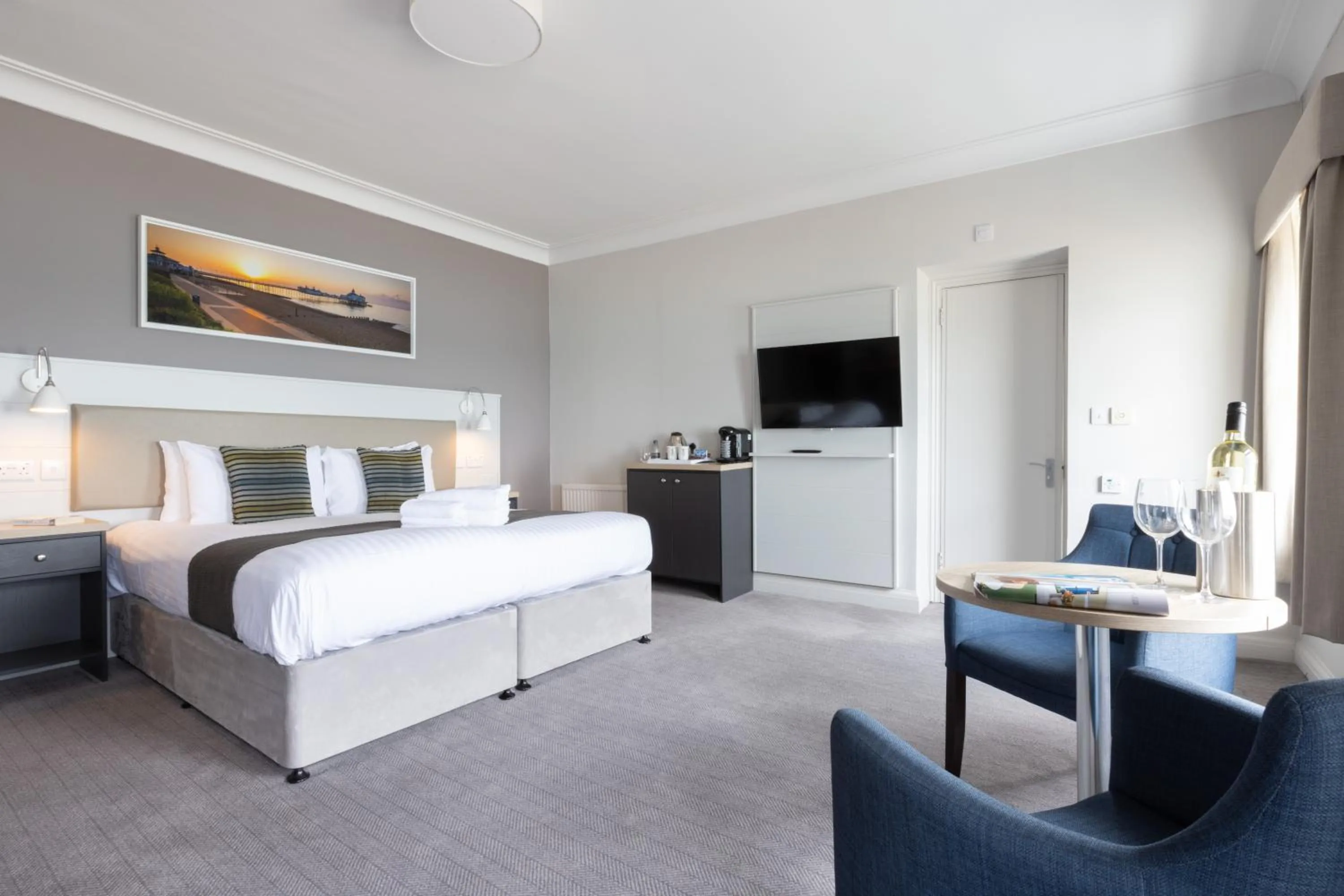 Bedroom, Bed in The Burlington Hotel