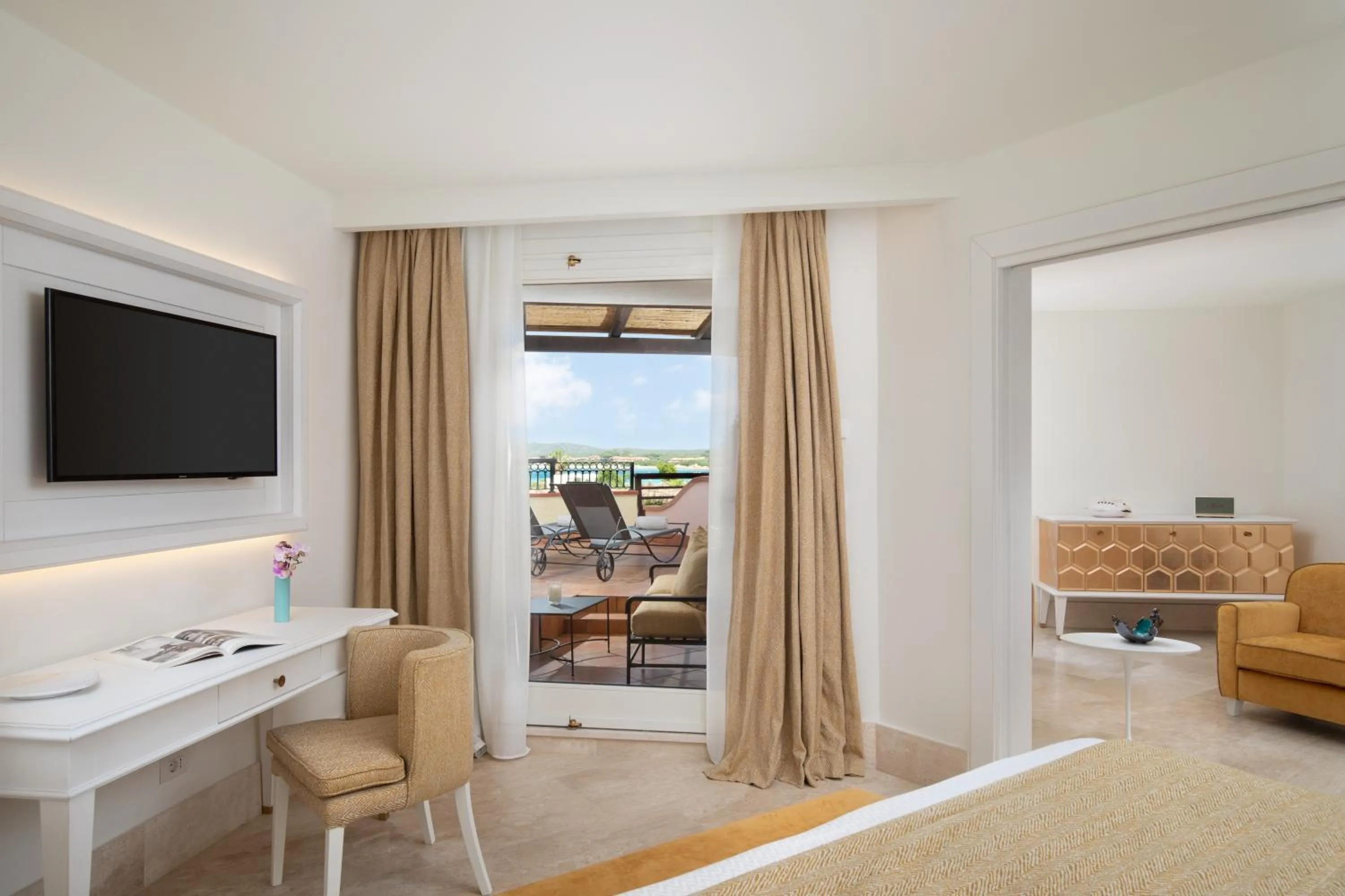 Living room, Bed in Hotel Abi d'Oru