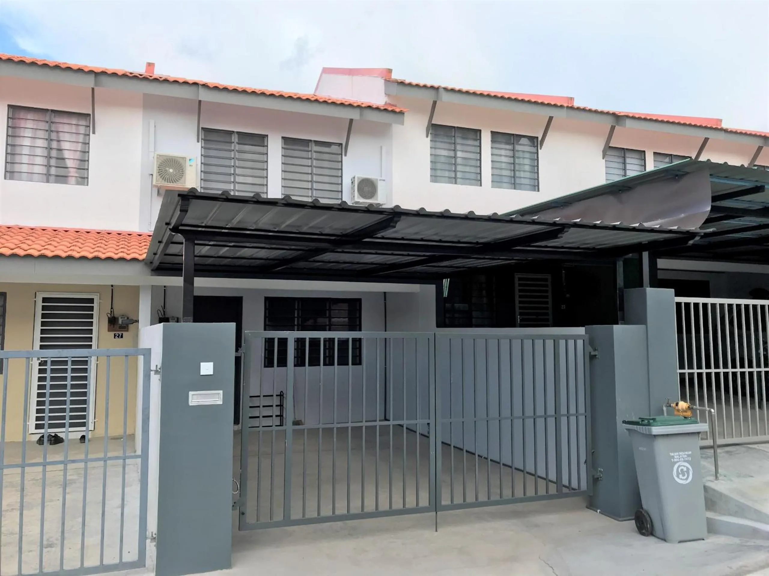 Facade/entrance in OYO 90493 JL Homestay