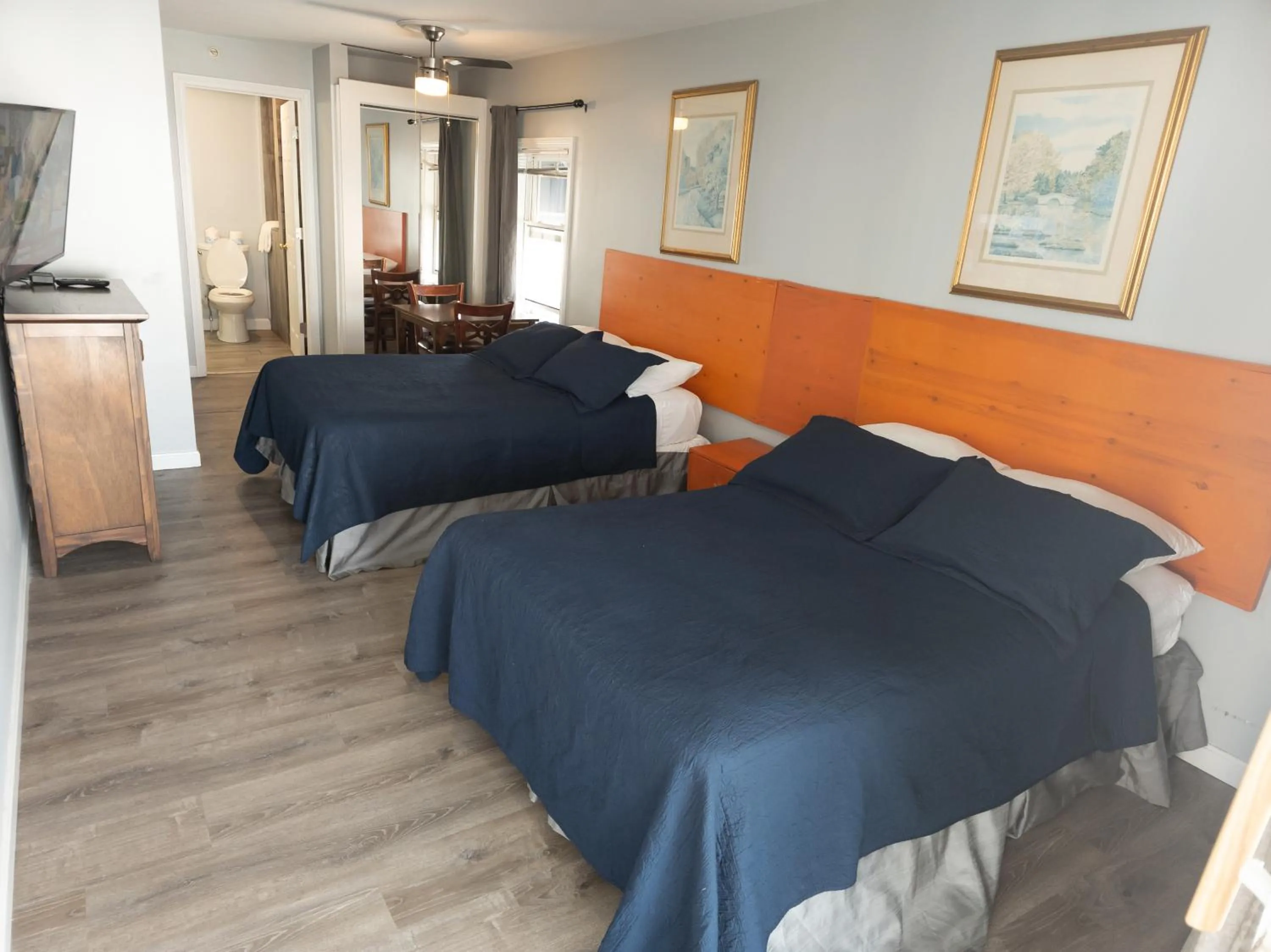 Kitchen or kitchenette, Bed in Ships Inn