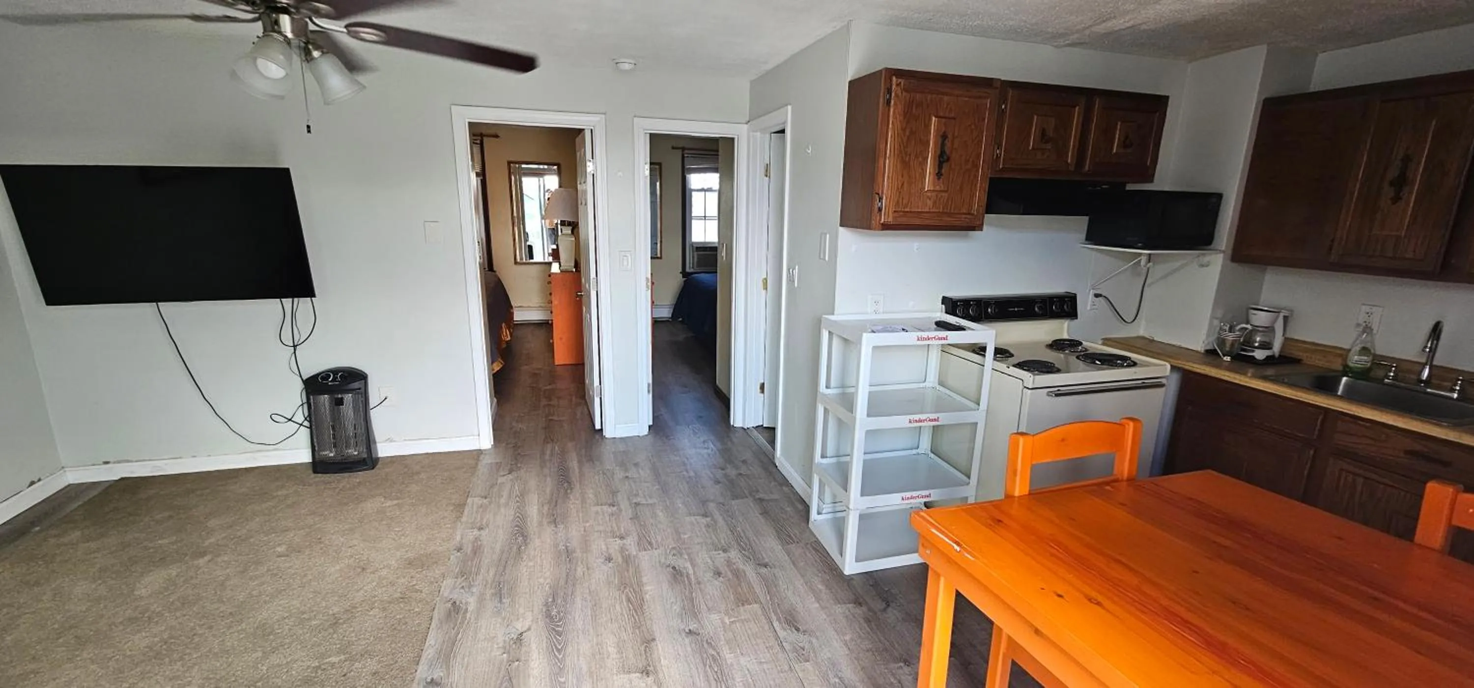 Communal lounge/ TV room in Ships Inn