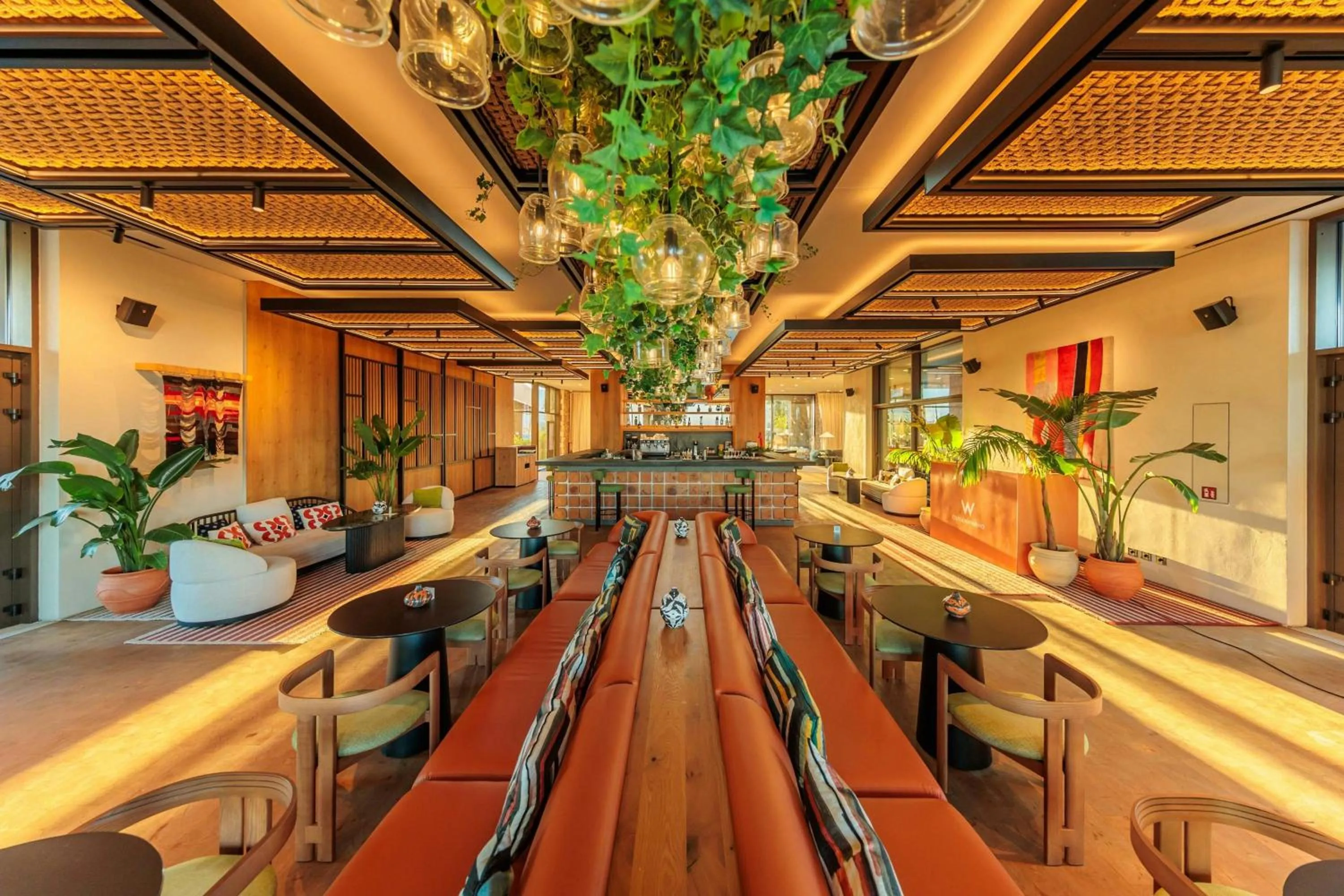 Lounge or bar in W Costa Navarino