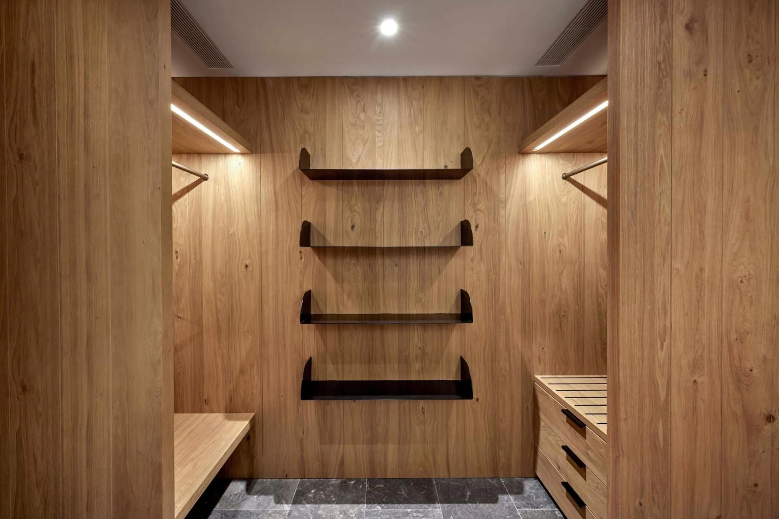 Photo of the whole room in W Costa Navarino