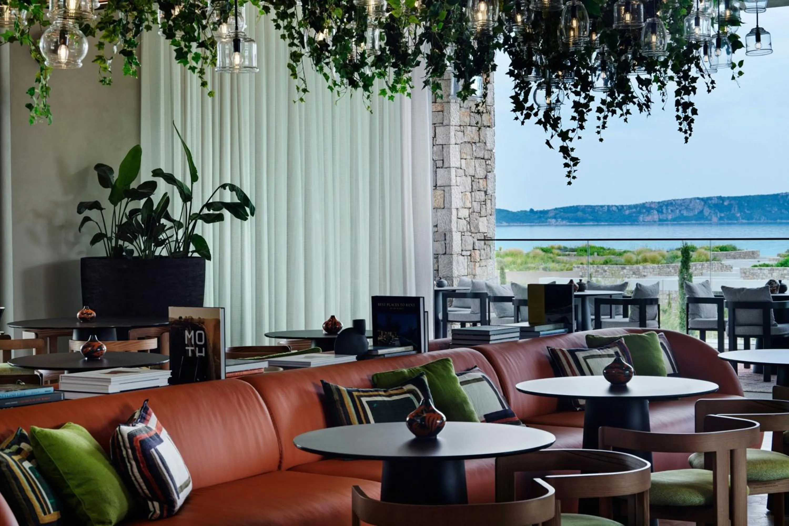 Lounge or bar in W Costa Navarino