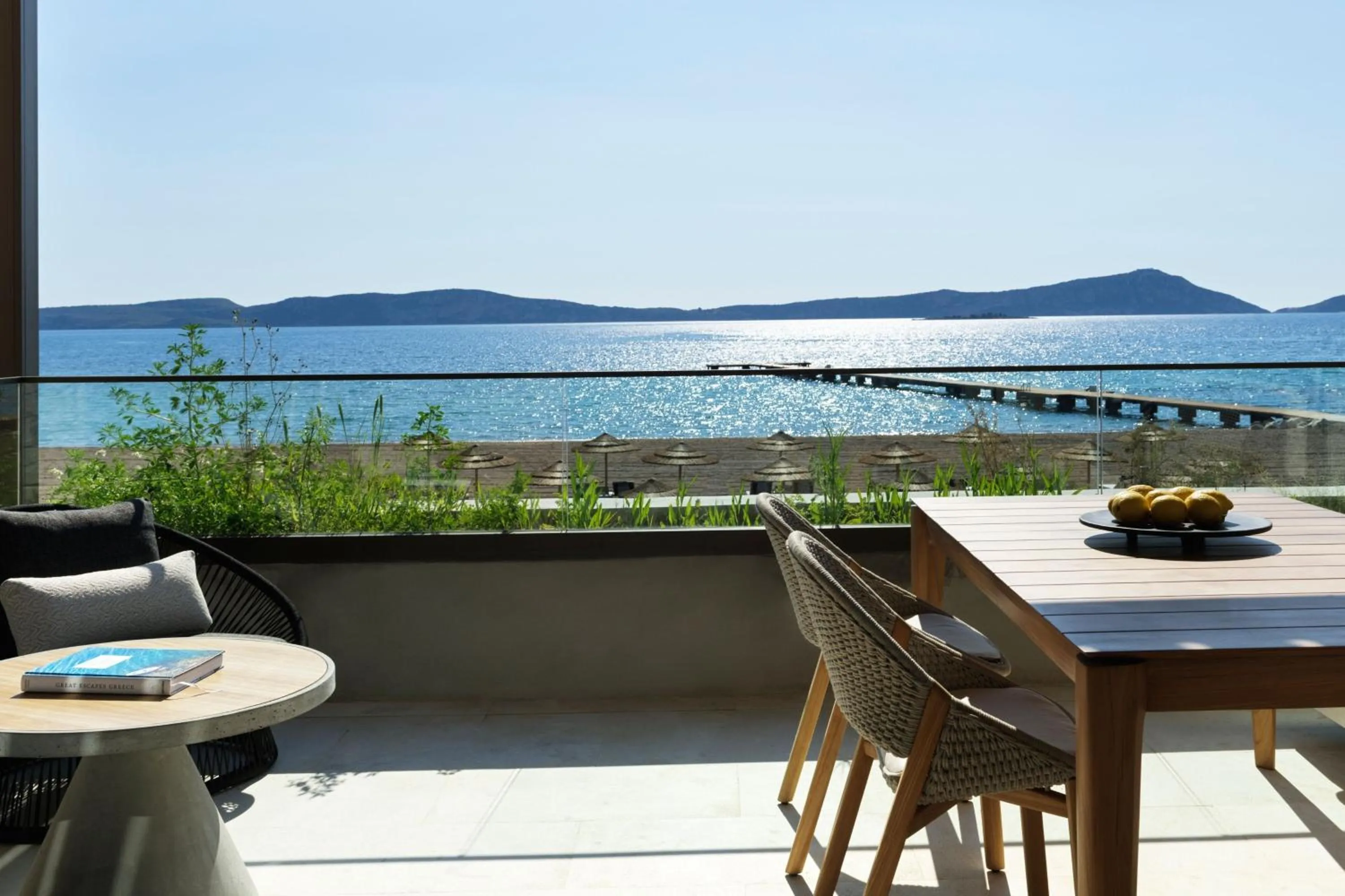 Photo of the whole room in W Costa Navarino