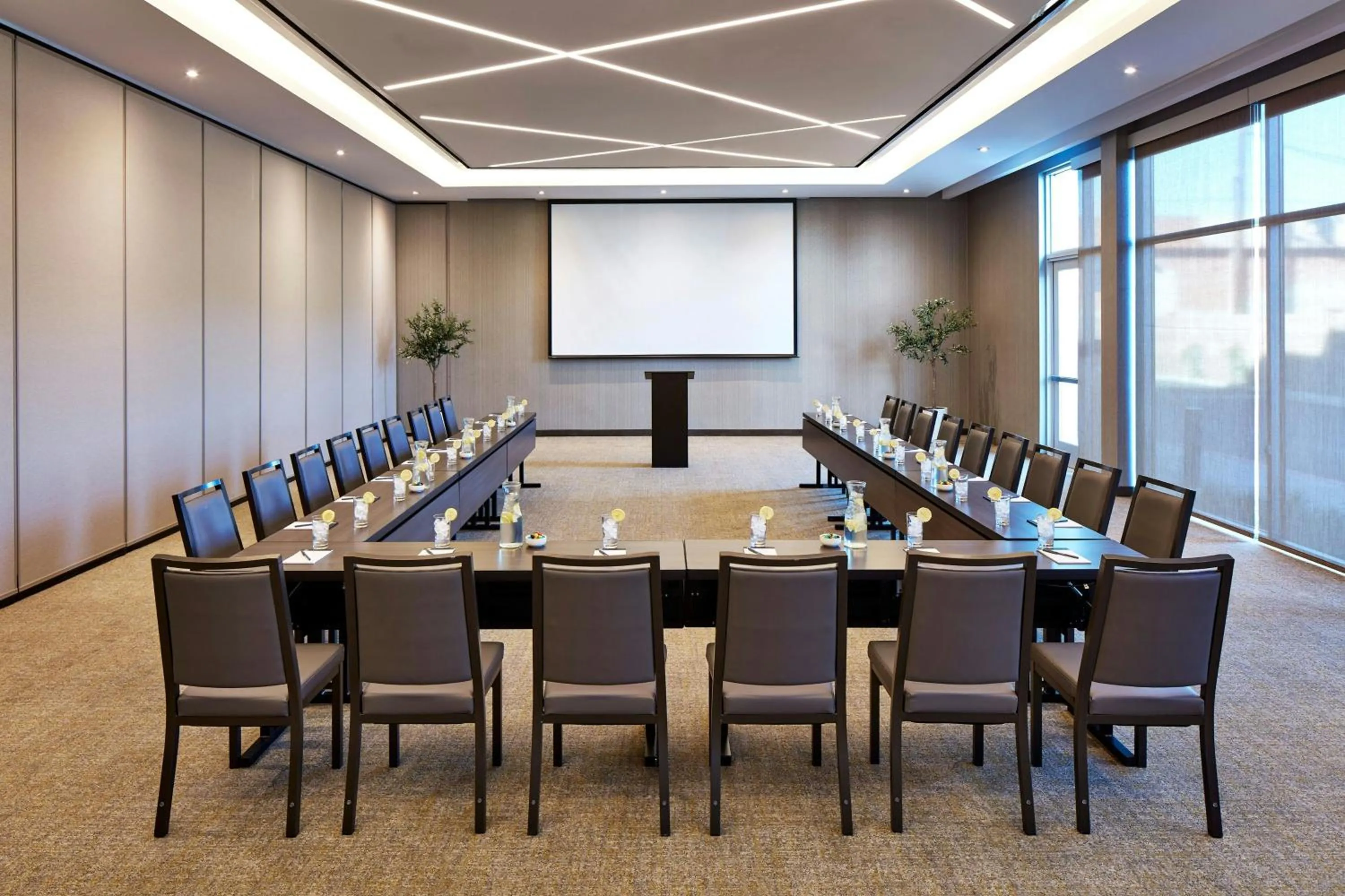 Meeting/conference room in SpringHill Suites by Marriott Los Angeles Downey