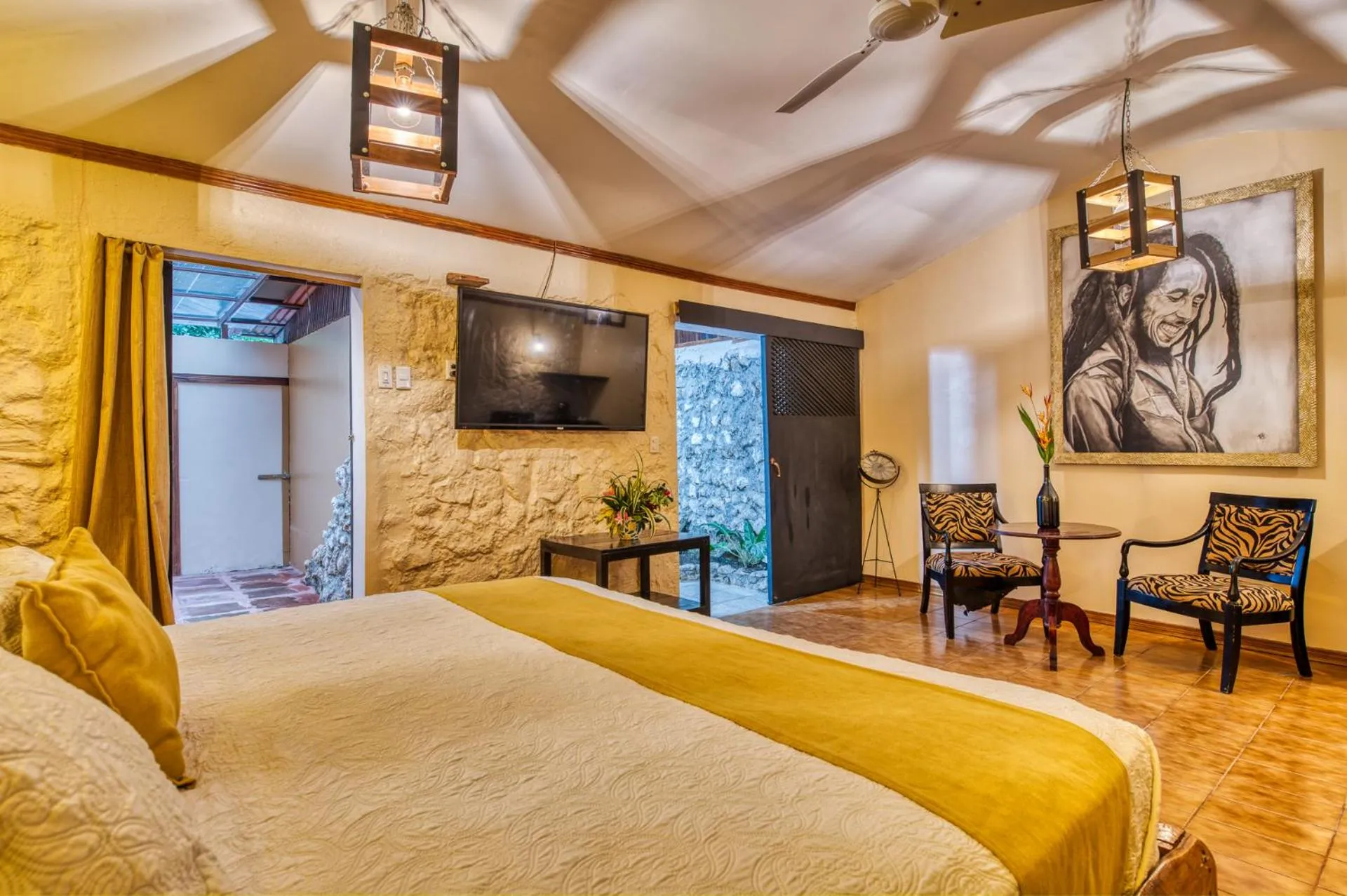 Bed in Atlantida Lodge Cahuita