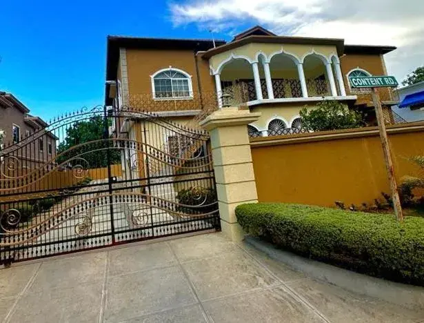 White House by White River White House by White River