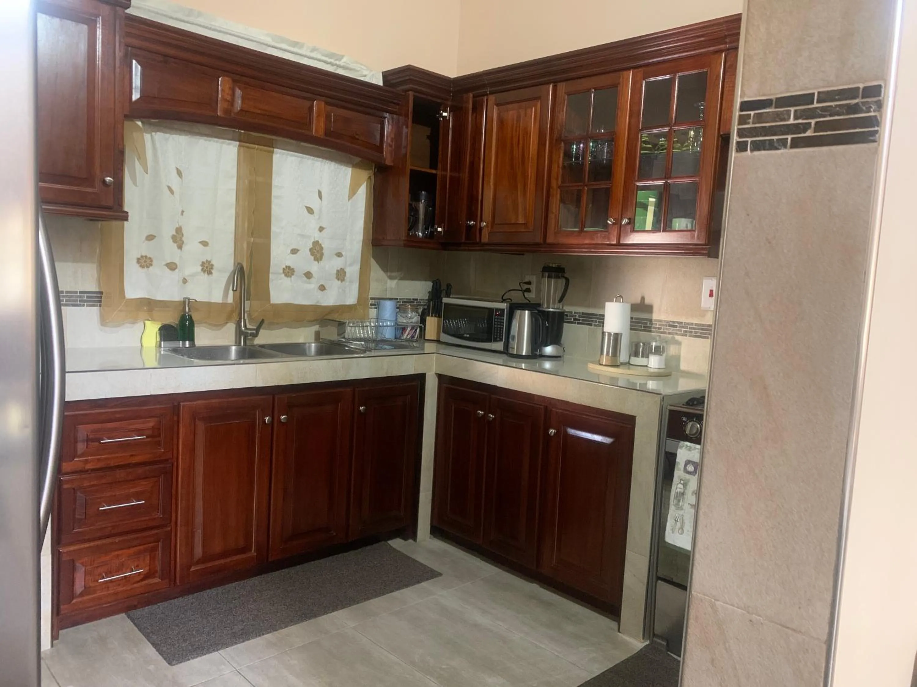 Kitchen or kitchenette in White House by White River