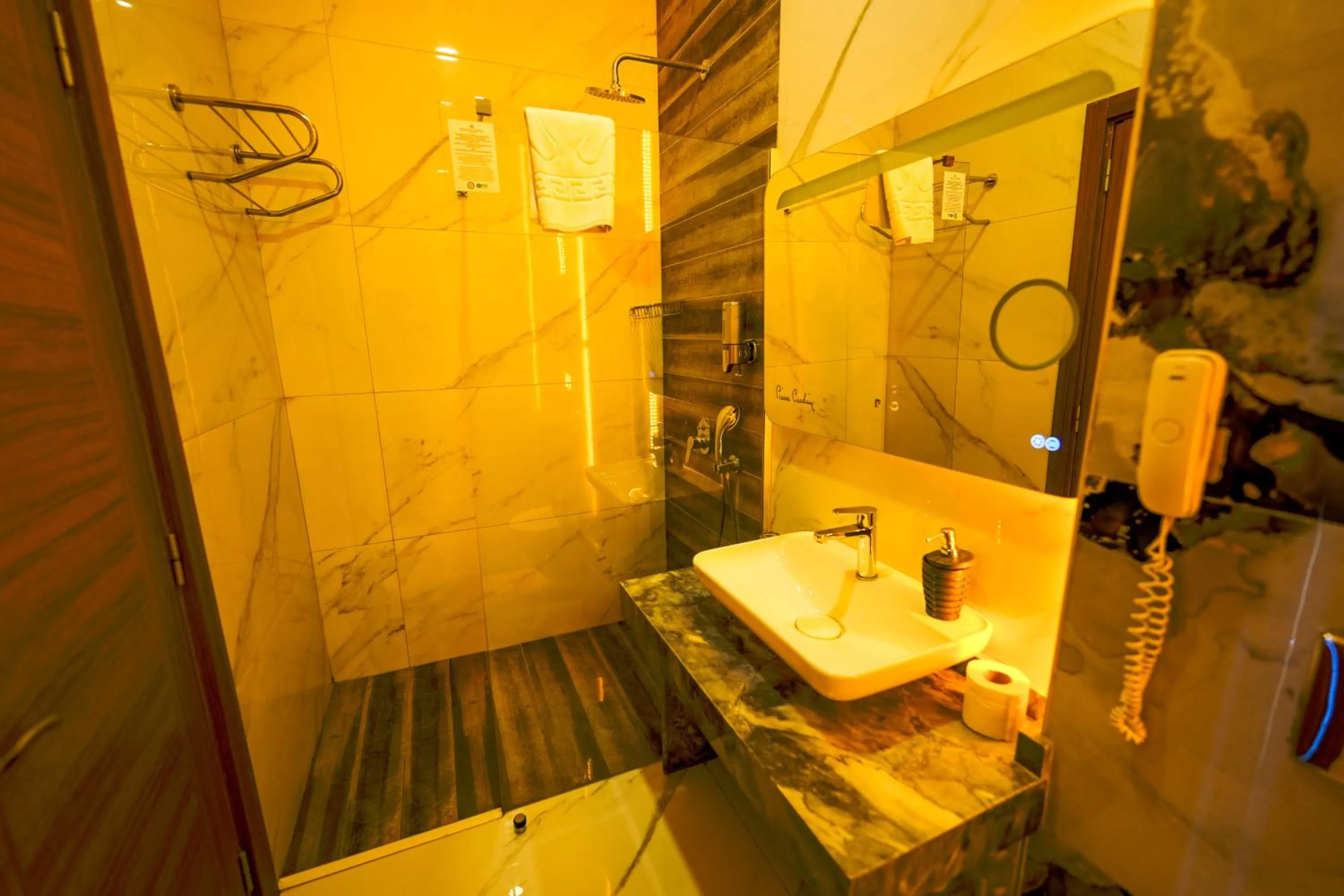 Bathroom in Isnova Hotel Airport