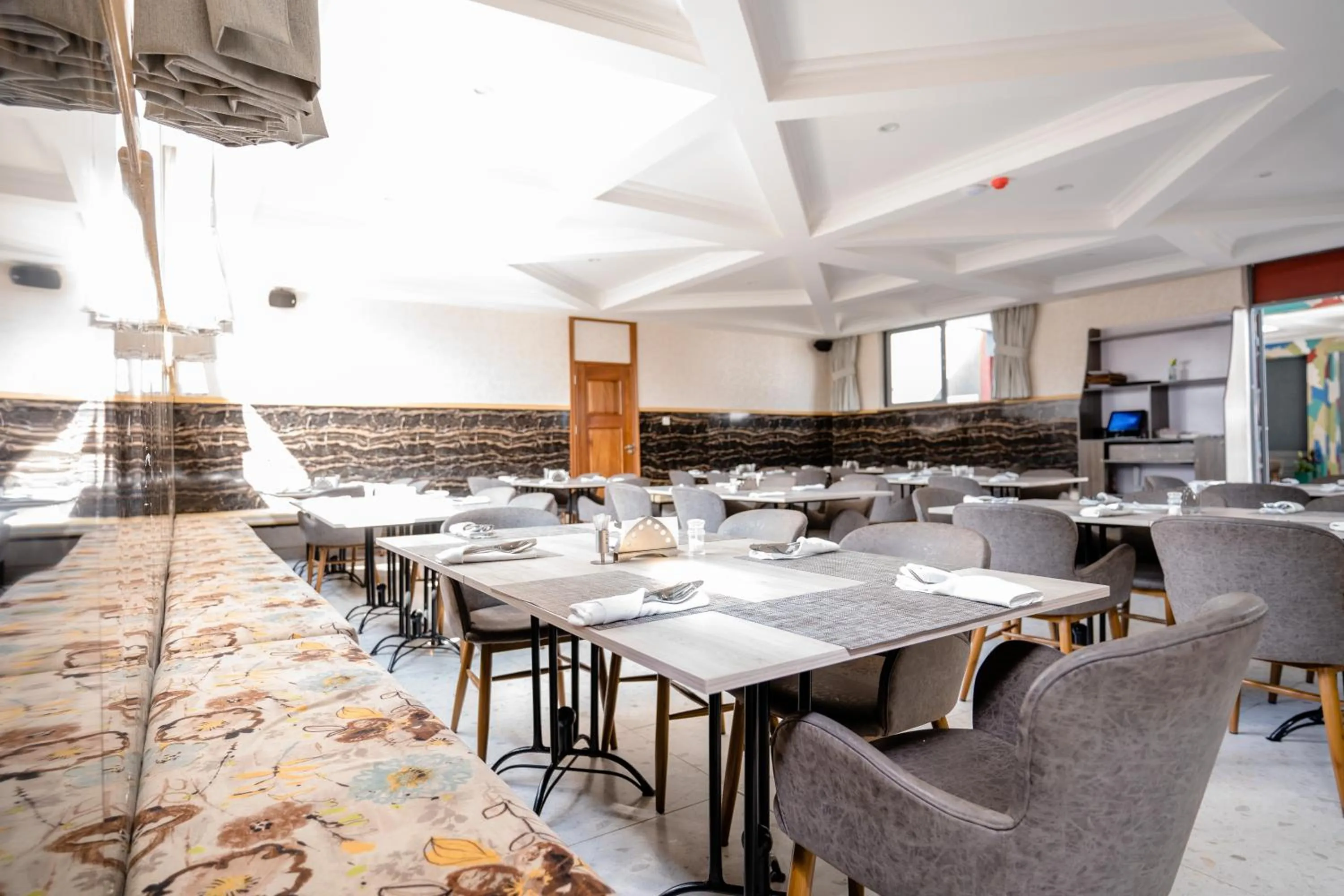 Restaurant/places to eat in Blooming Suites