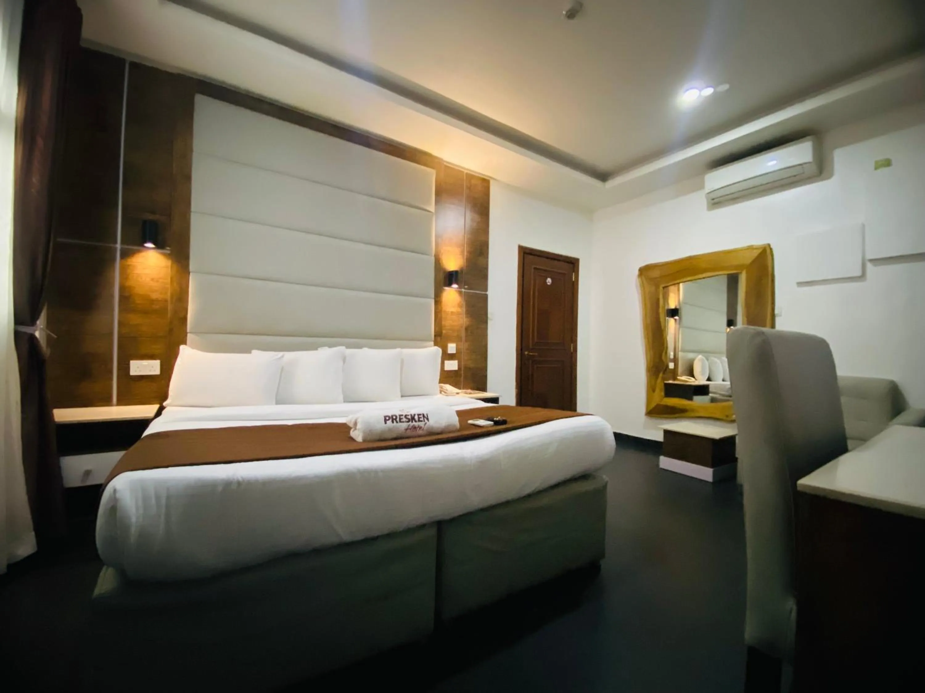 Bed in PRESKEN WHITE HOUSE