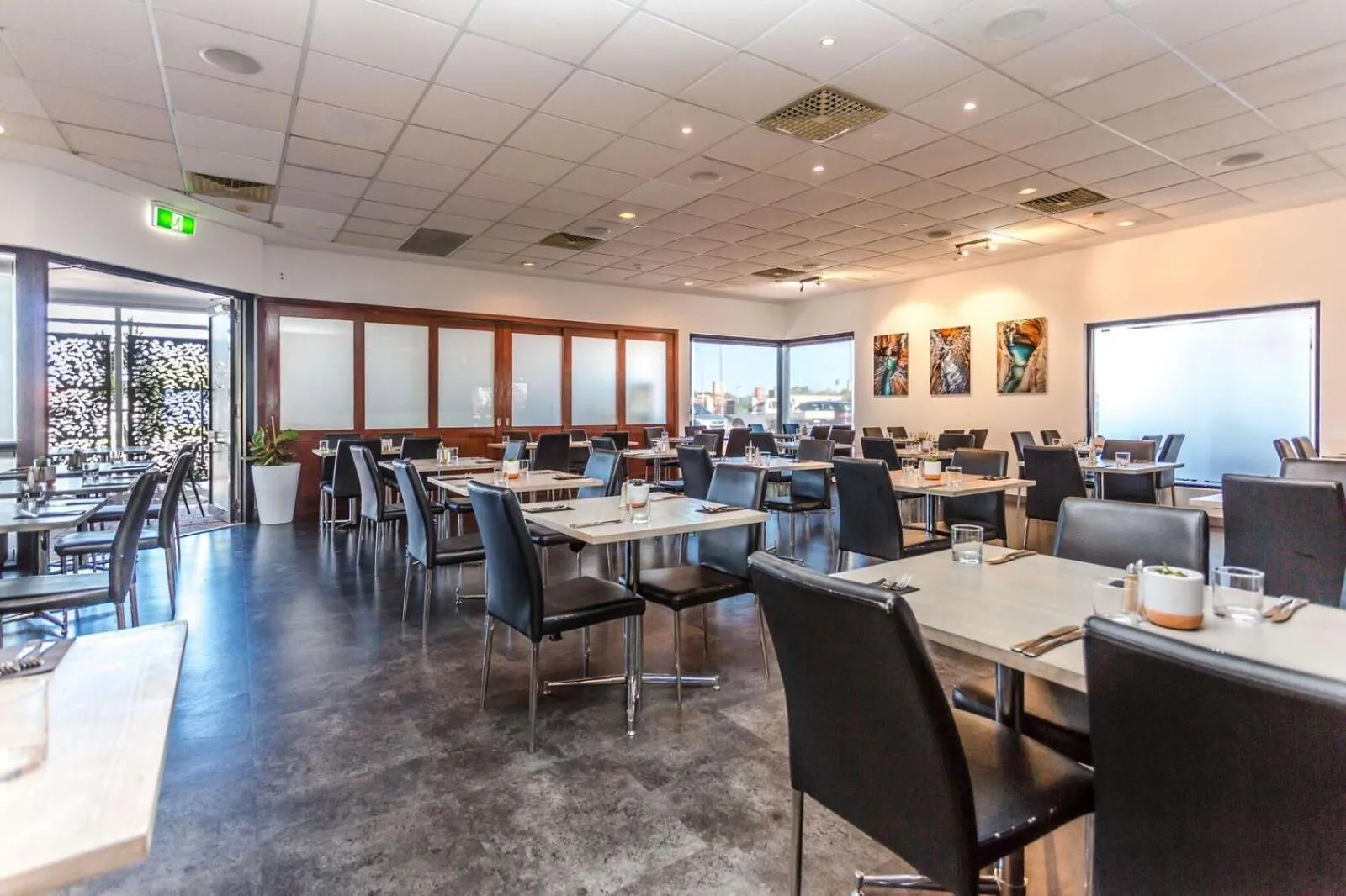 Restaurant/places to eat in Country Comfort Perth