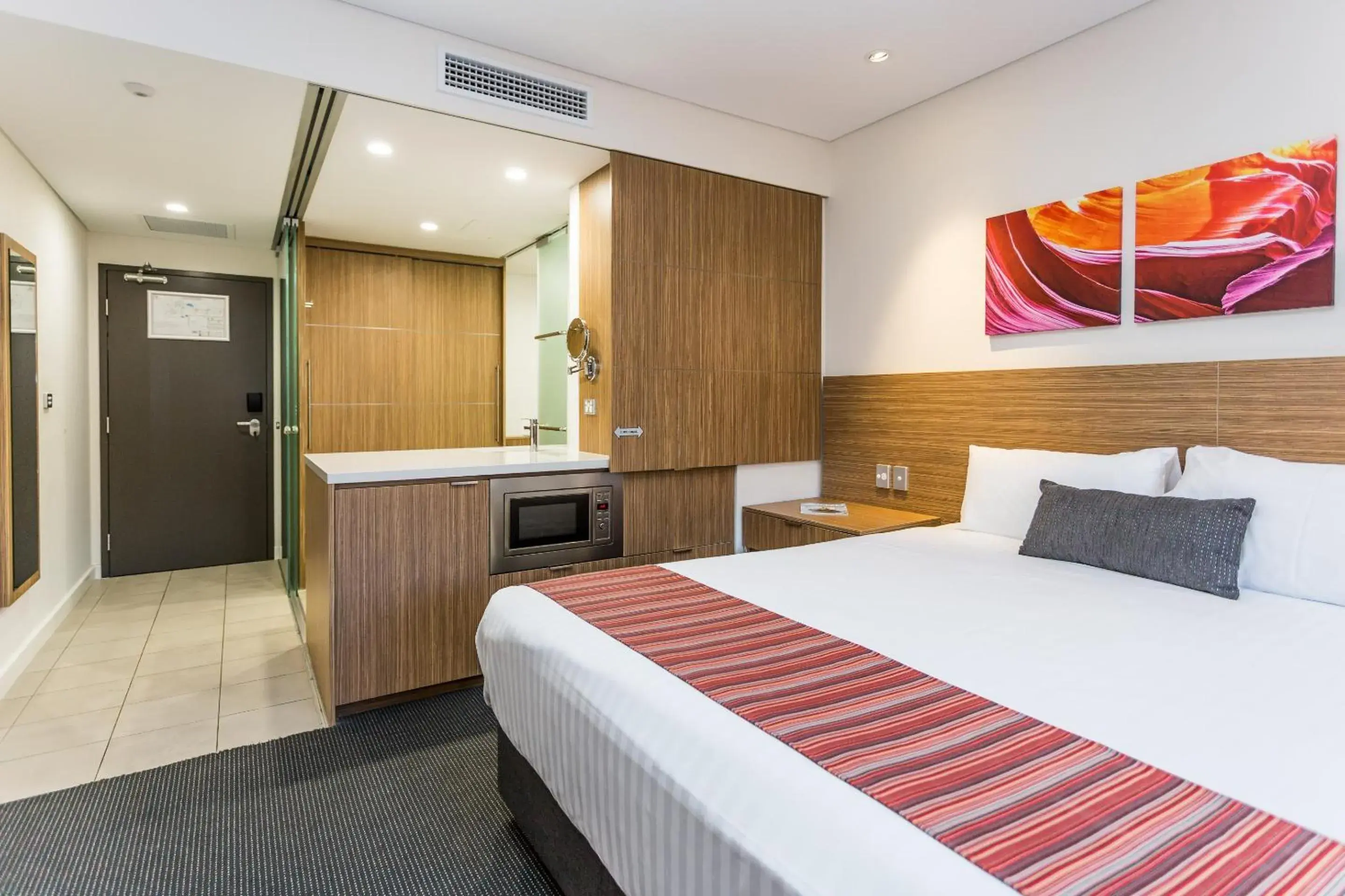 Queen Room in Country Comfort Perth Queen Room in Country Comfort Perth