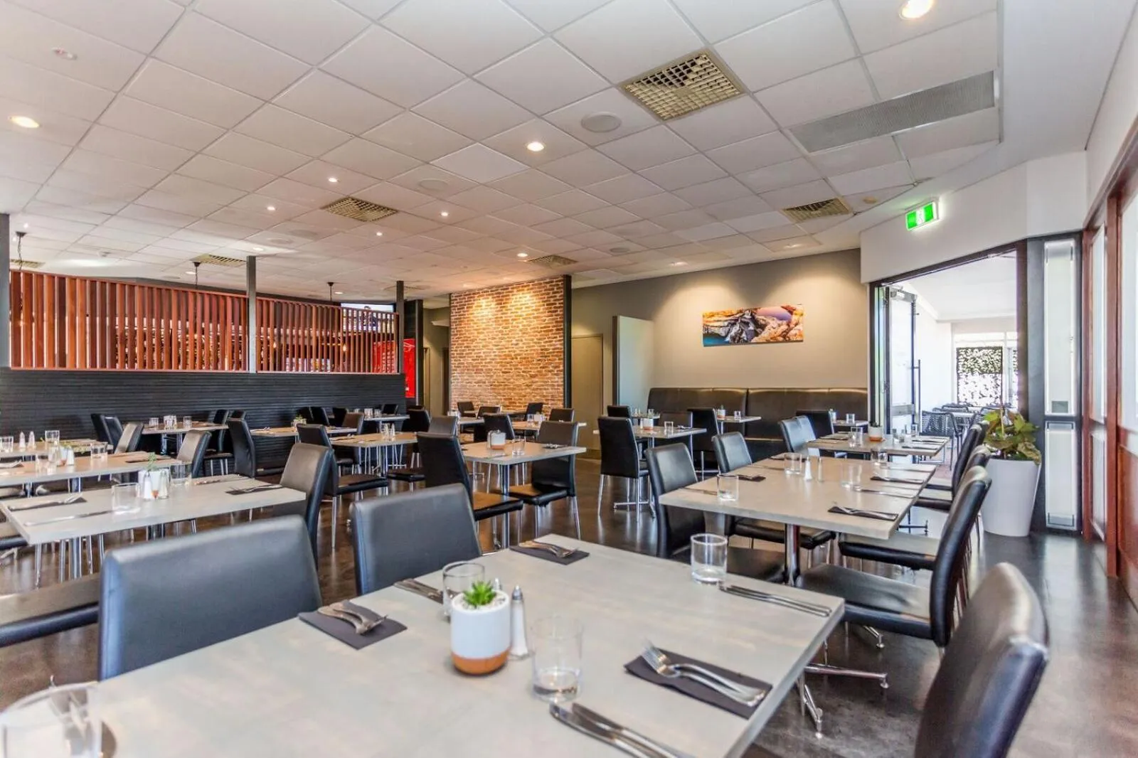 Restaurant/places to eat in Country Comfort Perth