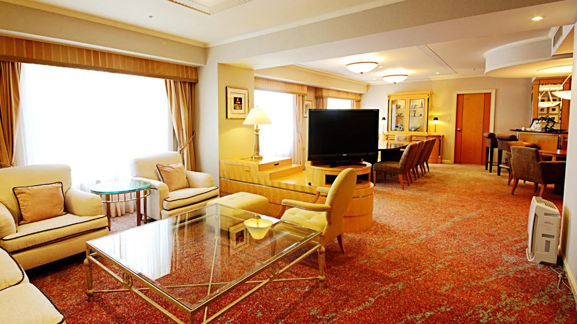 Living room, TV/Entertainment Center in Hotel Nikko Kochi Asahi Royal