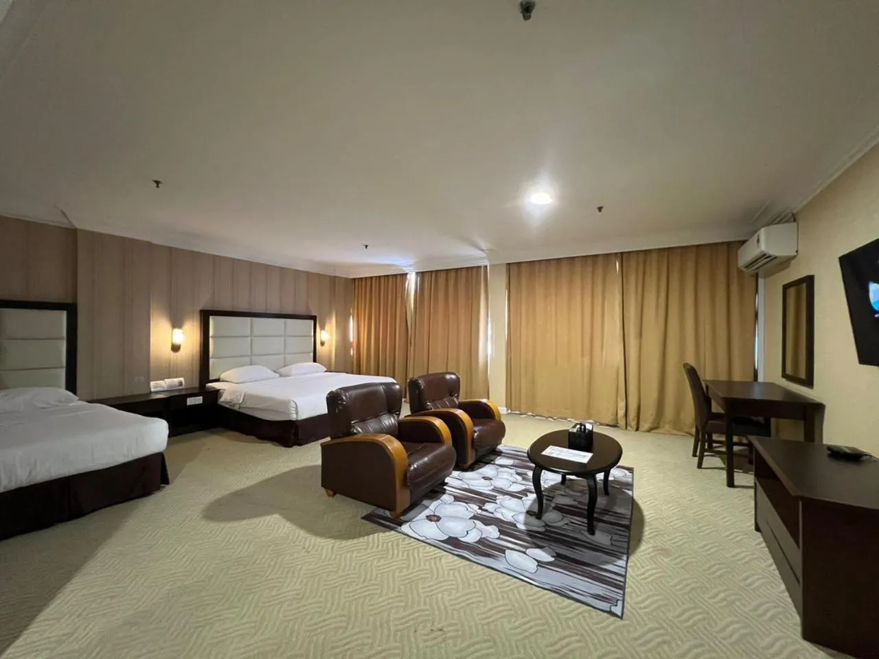 Bed in Remington Hotel