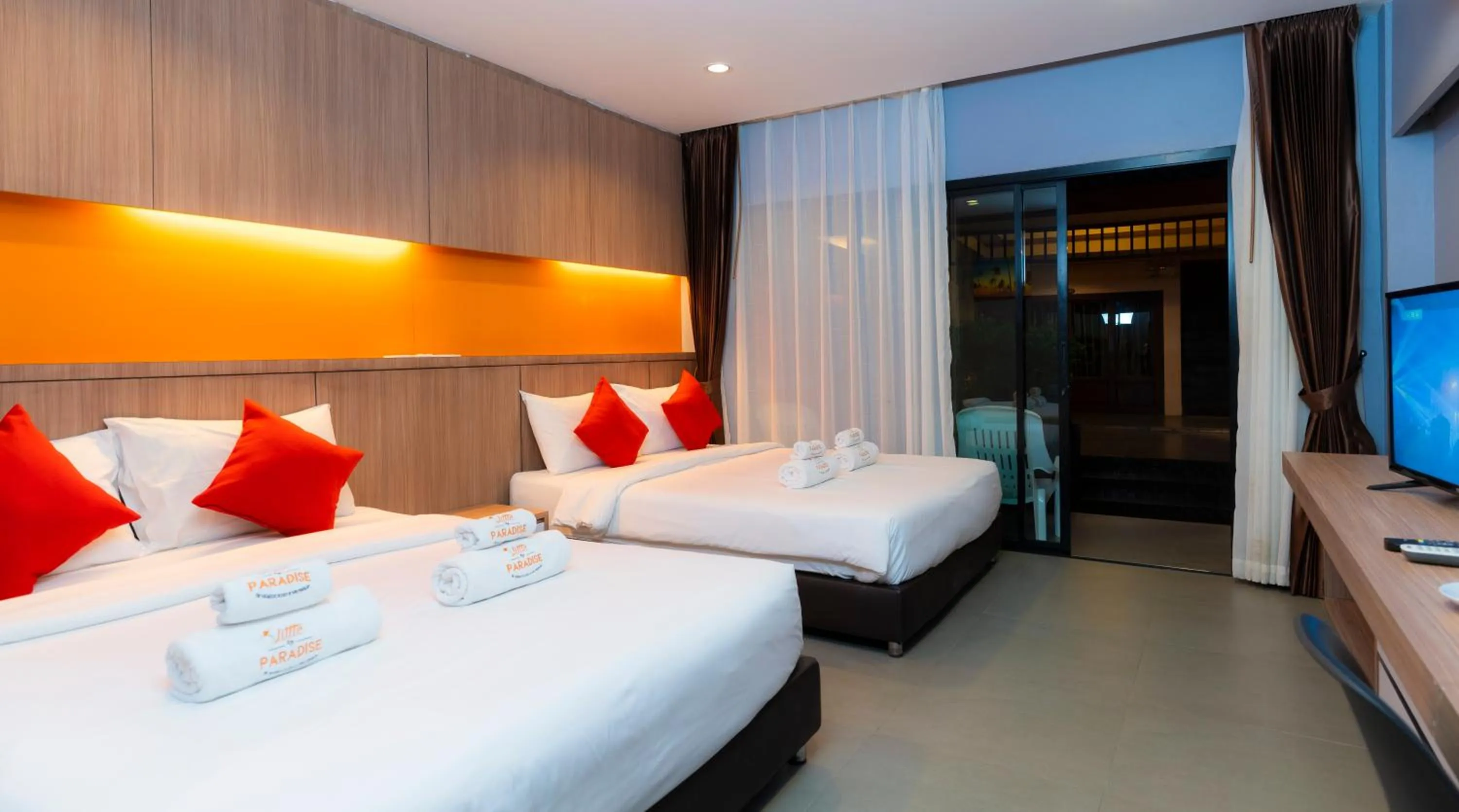 Photo of the whole room, Bed in Little Paradise Haad Rin Koh Phangan