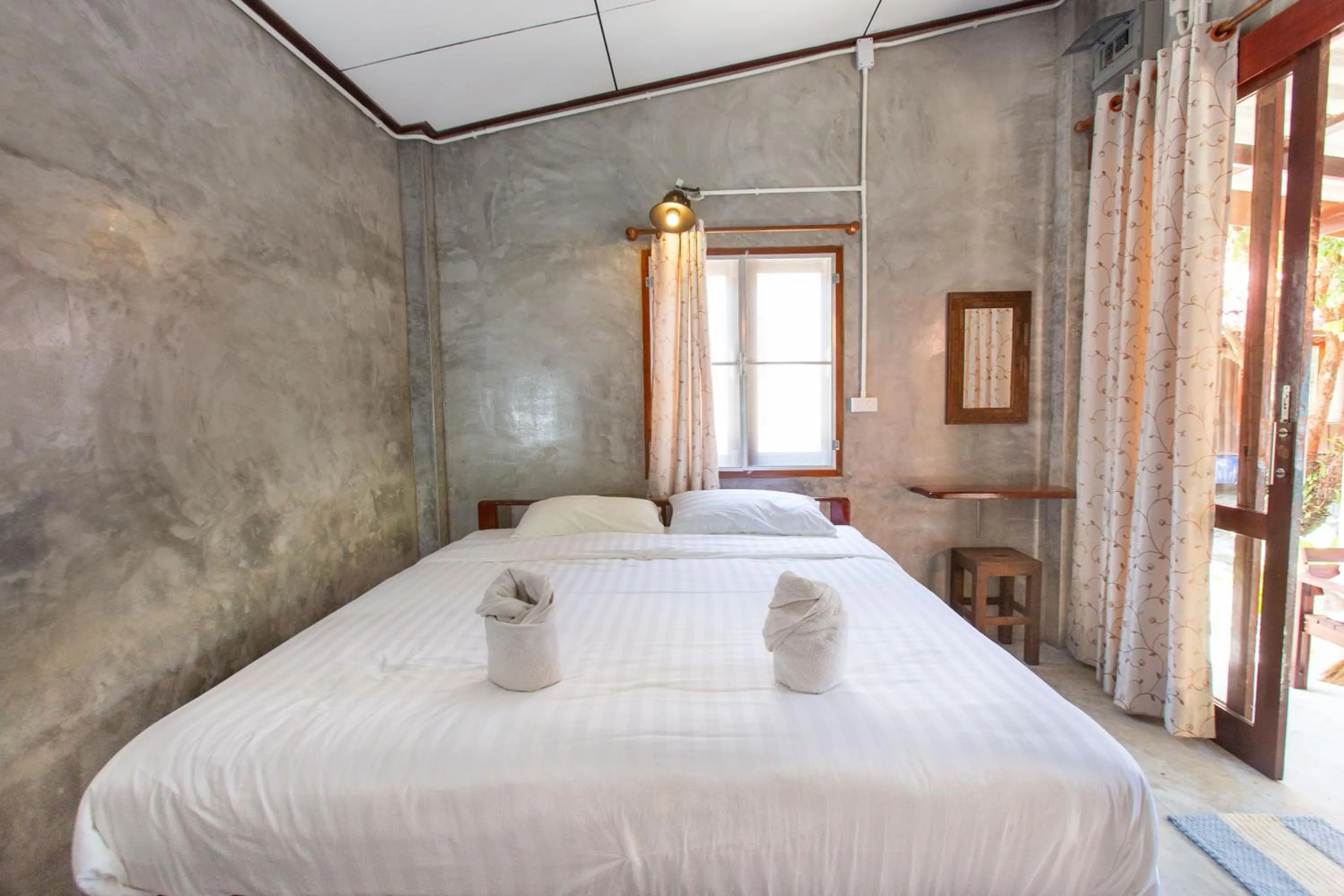 Bedroom, Bed in Frog Beach House