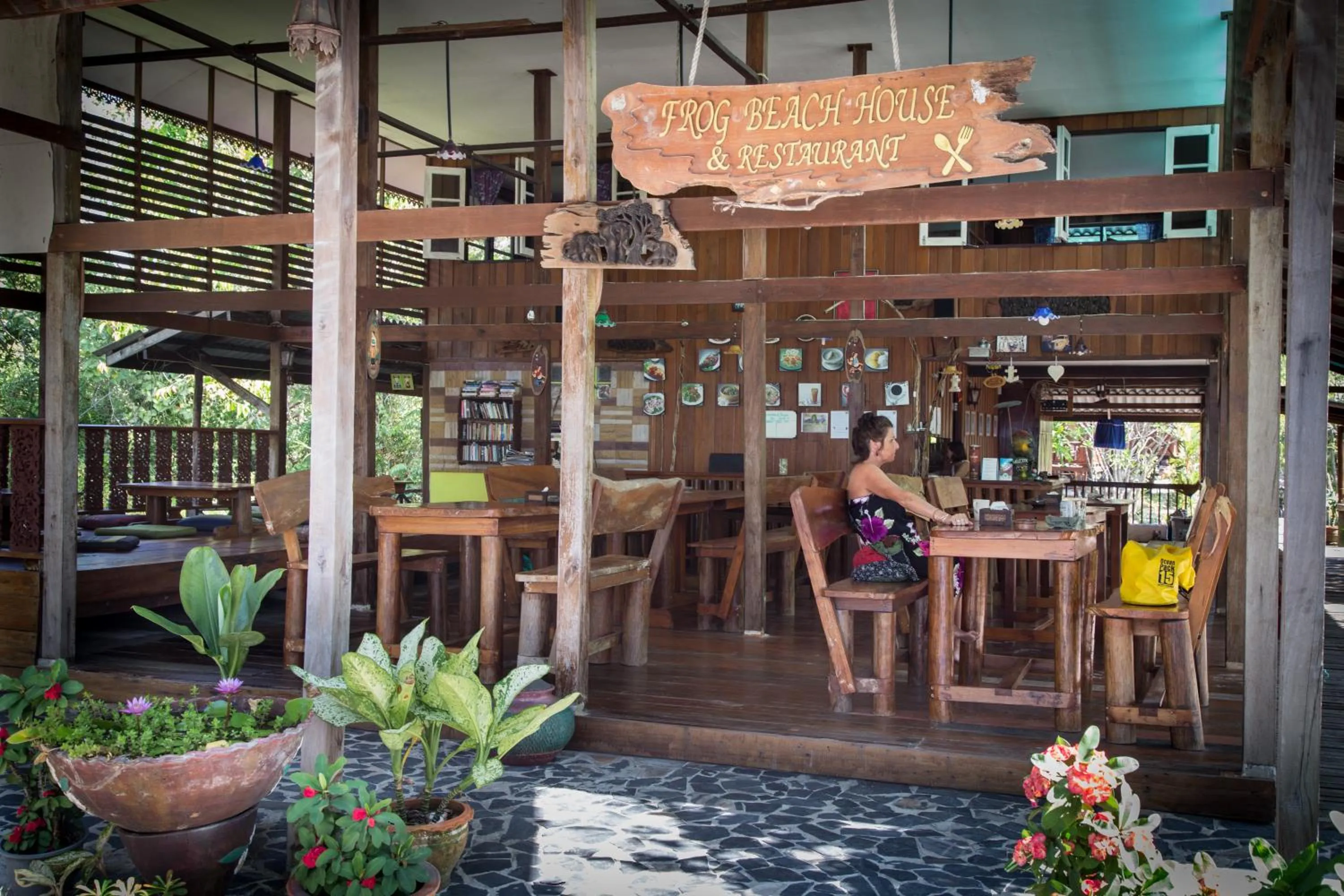 Restaurant/places to eat in Frog Beach House