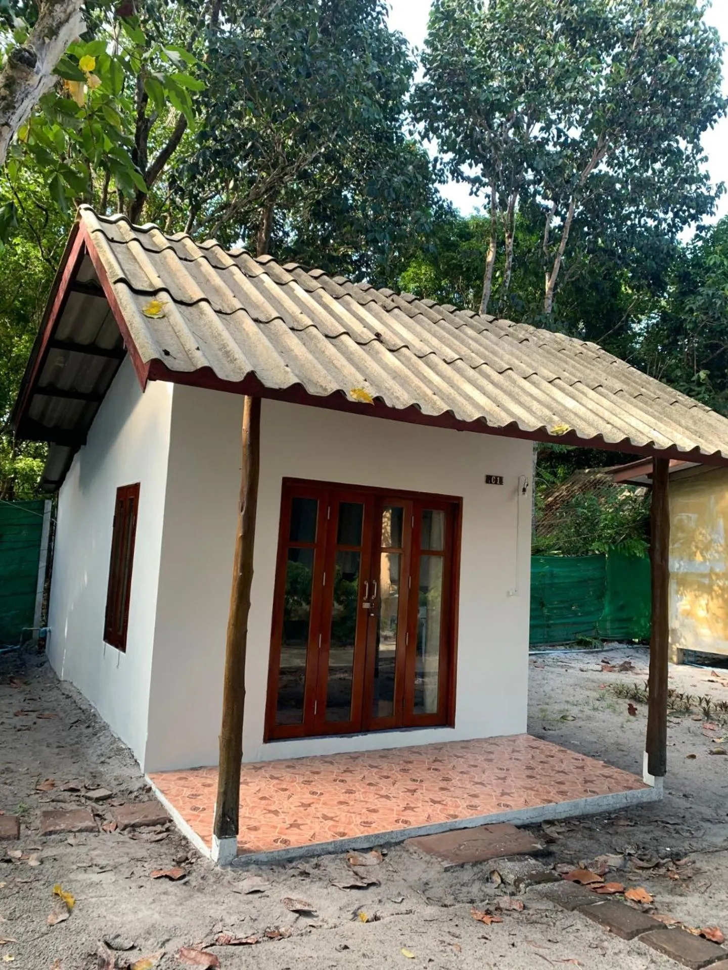 Property building in Frog Beach House