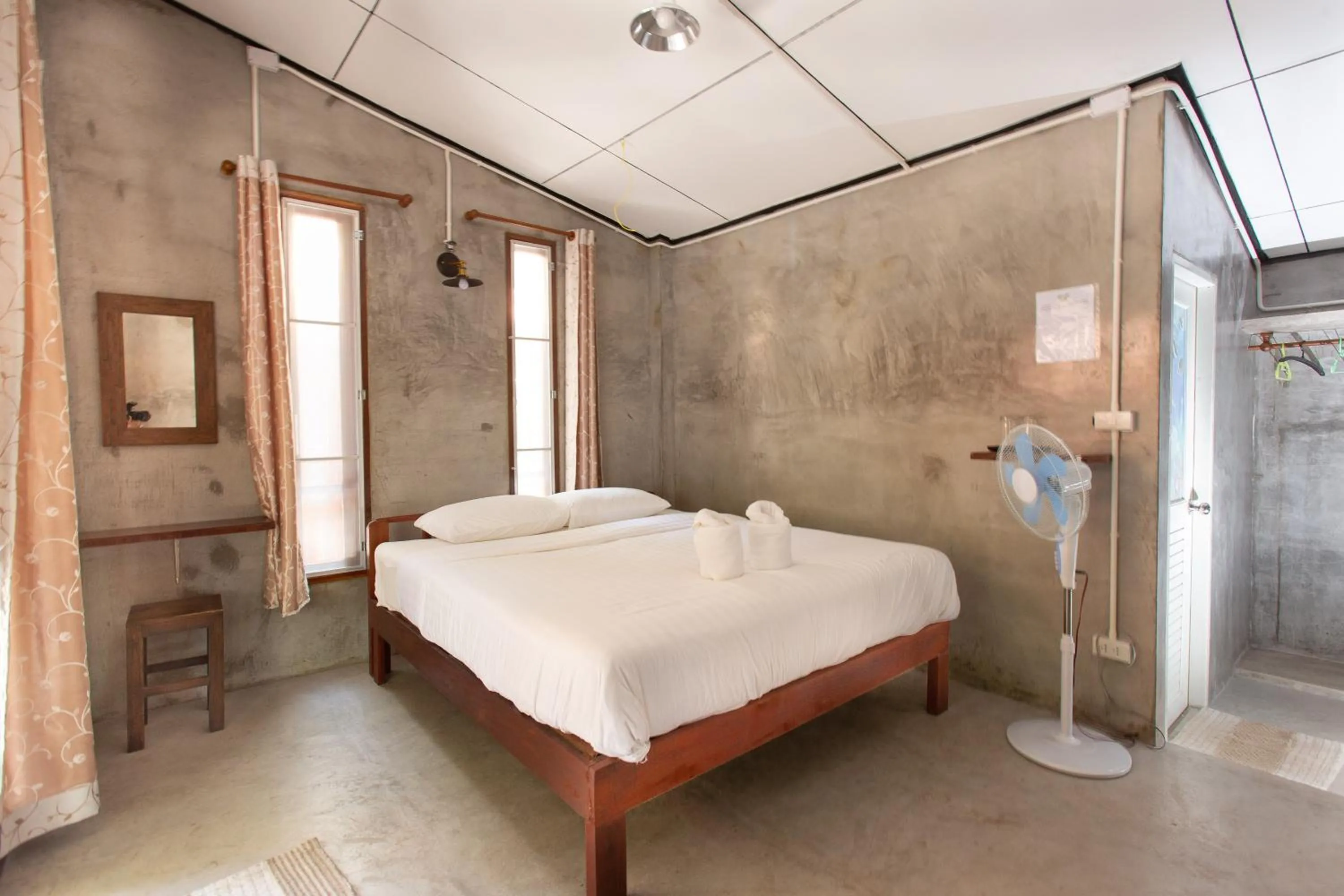 Bedroom, Bed in Frog Beach House