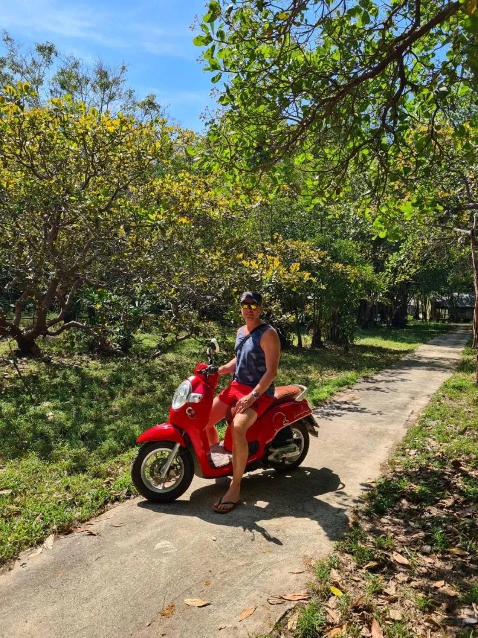 Facade/entrance in Frog Beach House