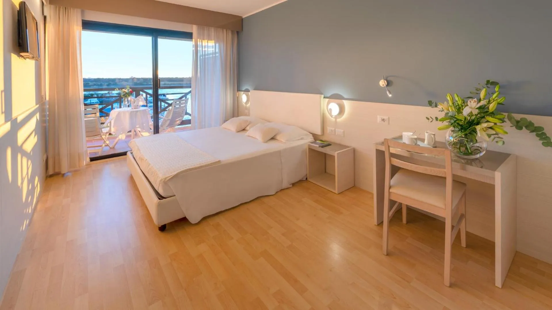 Bedroom, Bed in Hotel Marina Uno