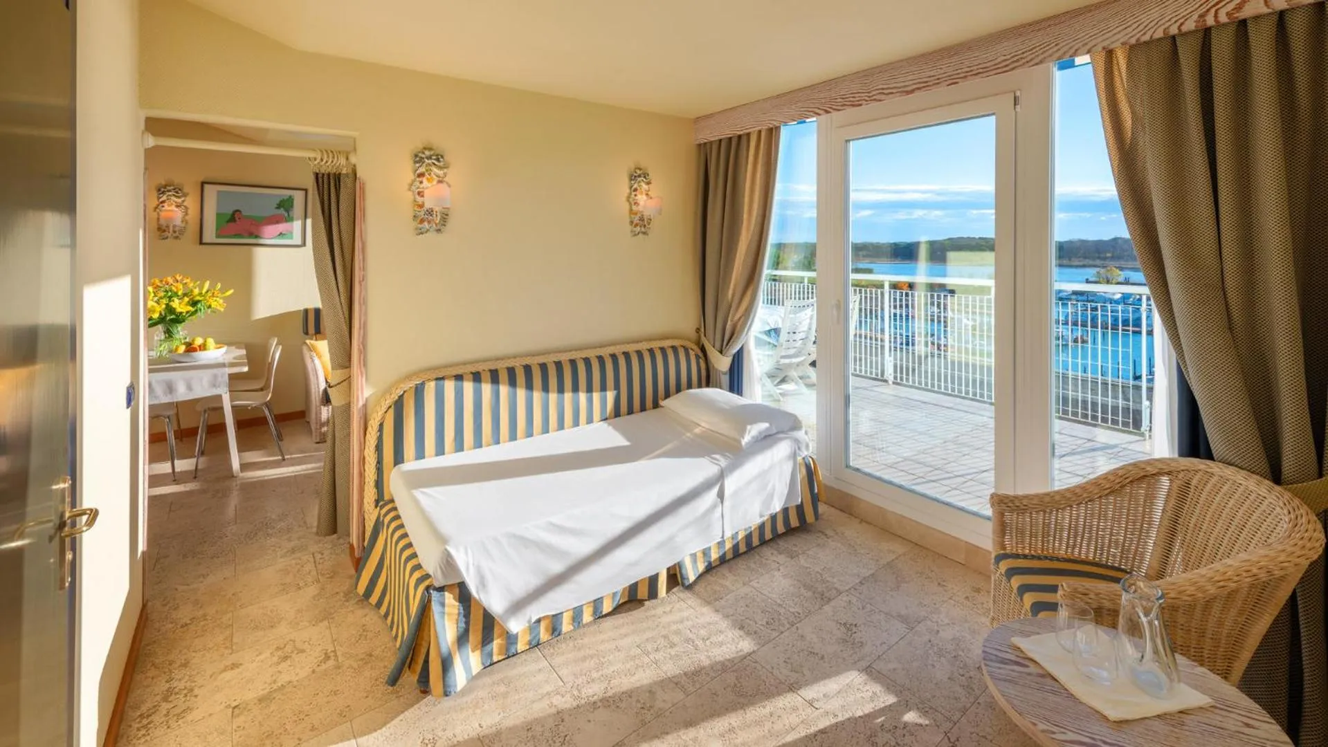 Balcony/Terrace, Bed in Hotel Marina Uno